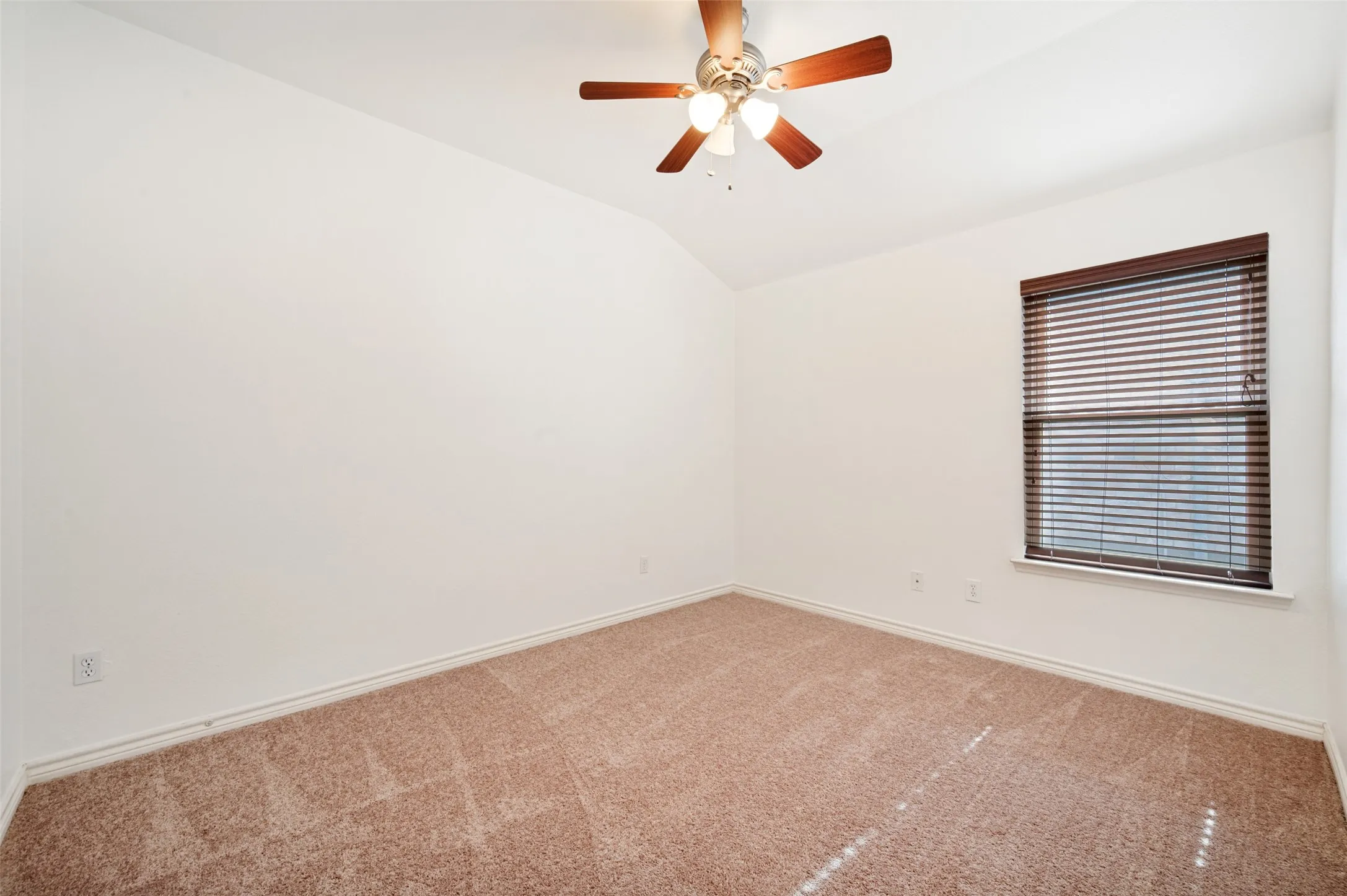 Single Family Residence For Rent in Denton County , 2683 Lake Ridge Drive, Little Elm, Texas 75068, 3 Bedroom, 2 Bathroom, 2 Garage spaces, 2,082 Sqft, built in 2006, Preowned, mls#21260636, Real Estate Agent in Little Elm, Homes For Rent in Denton county, Homes For Rent in Little Elm, Realtor in Little Elm Texas, Real Estate Brokerage Independent Realty Texas, Luminita Cordes Realtor