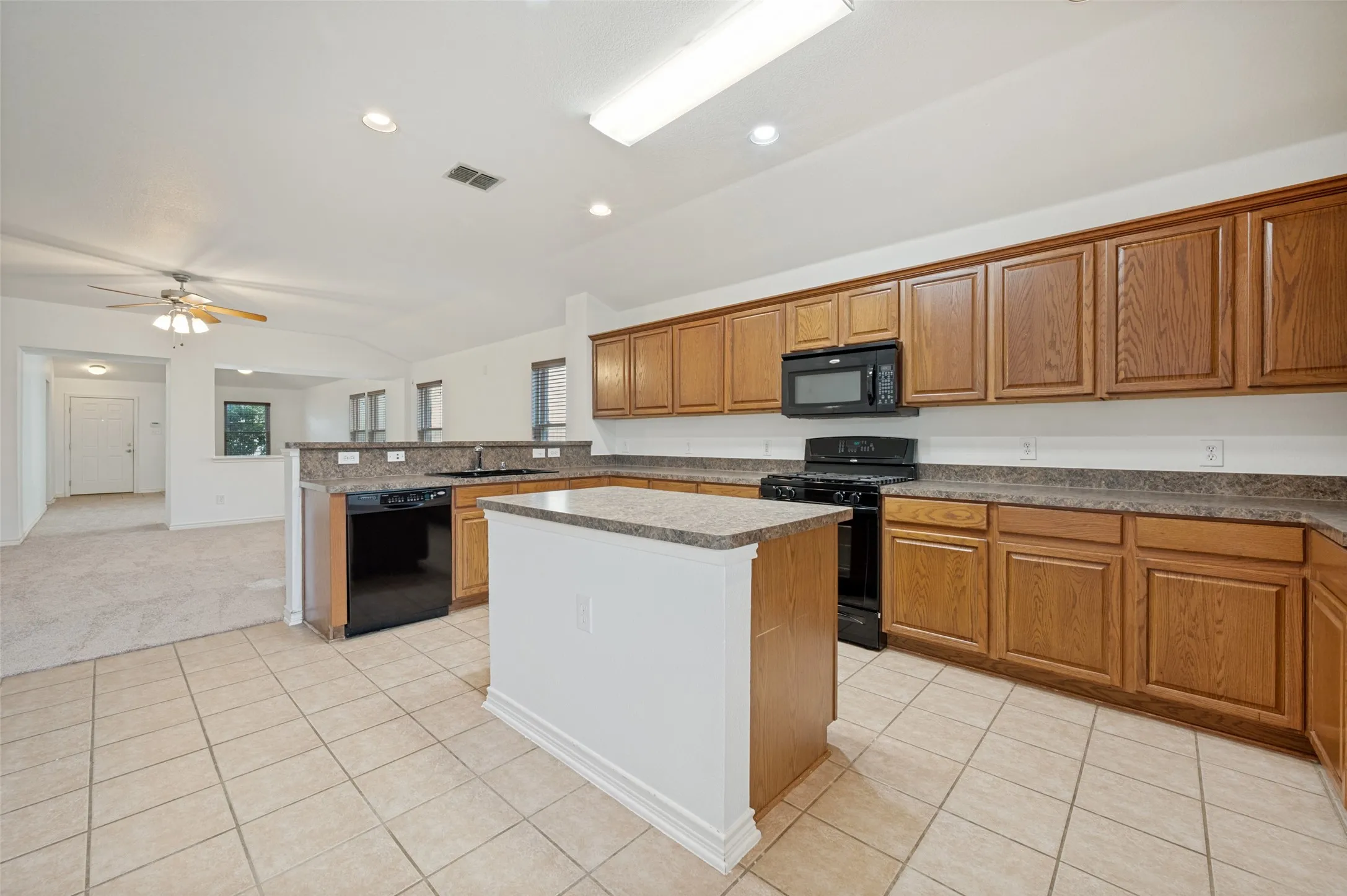 Single Family Residence For Rent in Denton County , 2683 Lake Ridge Drive, Little Elm, Texas 75068, 3 Bedroom, 2 Bathroom, 2 Garage spaces, 2,082 Sqft, built in 2006, Preowned, mls#21260636, Real Estate Agent in Little Elm, Homes For Rent in Denton county, Homes For Rent in Little Elm, Realtor in Little Elm Texas, Real Estate Brokerage Independent Realty Texas, Luminita Cordes Realtor