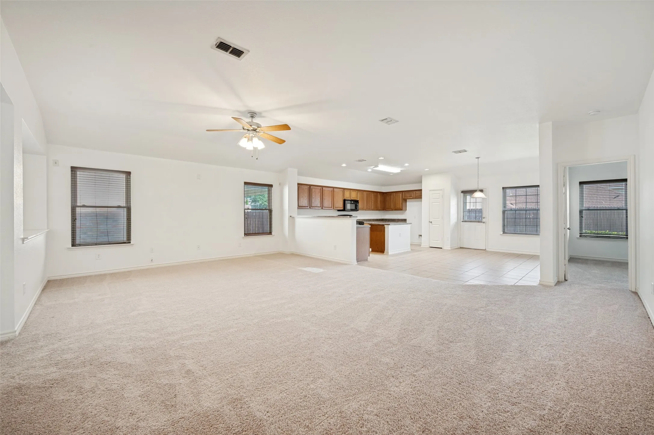 Single Family Residence For Rent in Denton County , 2683 Lake Ridge Drive, Little Elm, Texas 75068, 3 Bedroom, 2 Bathroom, 2 Garage spaces, 2,082 Sqft, built in 2006, Preowned, mls#21260636, Real Estate Agent in Little Elm, Homes For Rent in Denton county, Homes For Rent in Little Elm, Realtor in Little Elm Texas, Real Estate Brokerage Independent Realty Texas, Luminita Cordes Realtor