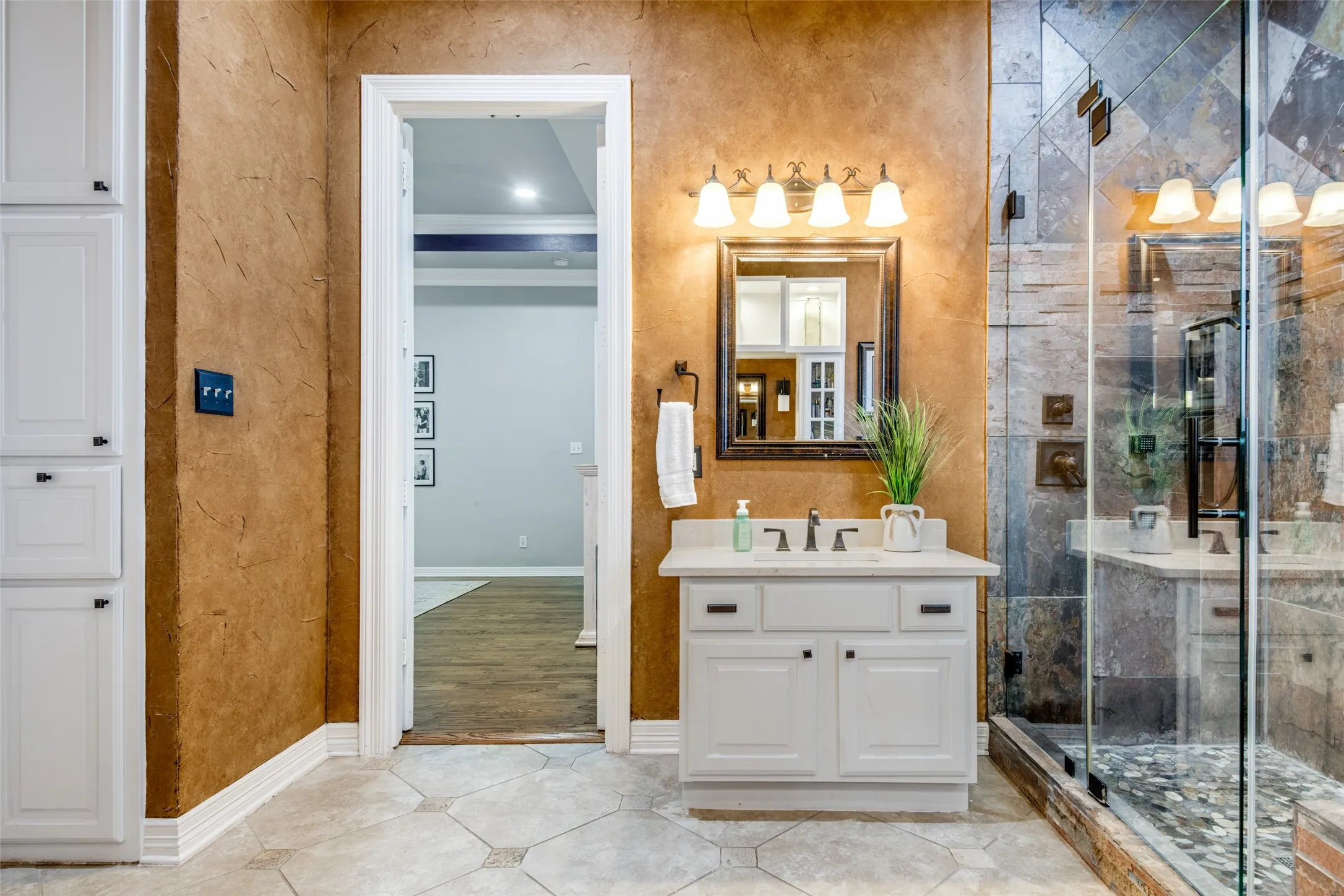 Single Family Residence For Sale in Kaufman County , 12376 Saddle Club Drive, Forney, Texas 75126, 4 Bedroom, 4 Bathroom, Garage spaces, 4,272 Sqft, built in 2002, Preowned, mls#21243864, Real Estate Agent in Forney, Homes For Sale in Kaufman county, Homes For Sale in Forney, Realtor in Forney Texas, Real Estate Brokerage Independent Realty Texas, Luminita Cordes Realtor