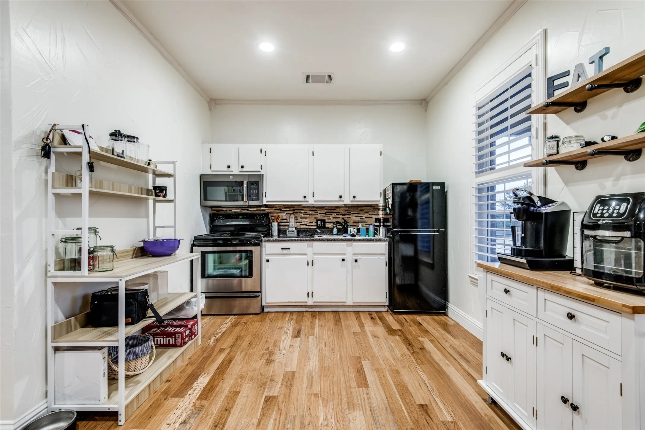 Single Family Residence For Sale in Kaufman County , 12376 Saddle Club Drive, Forney, Texas 75126, 4 Bedroom, 4 Bathroom, Garage spaces, 4,272 Sqft, built in 2002, Preowned, mls#21243864, Real Estate Agent in Forney, Homes For Sale in Kaufman county, Homes For Sale in Forney, Realtor in Forney Texas, Real Estate Brokerage Independent Realty Texas, Luminita Cordes Realtor