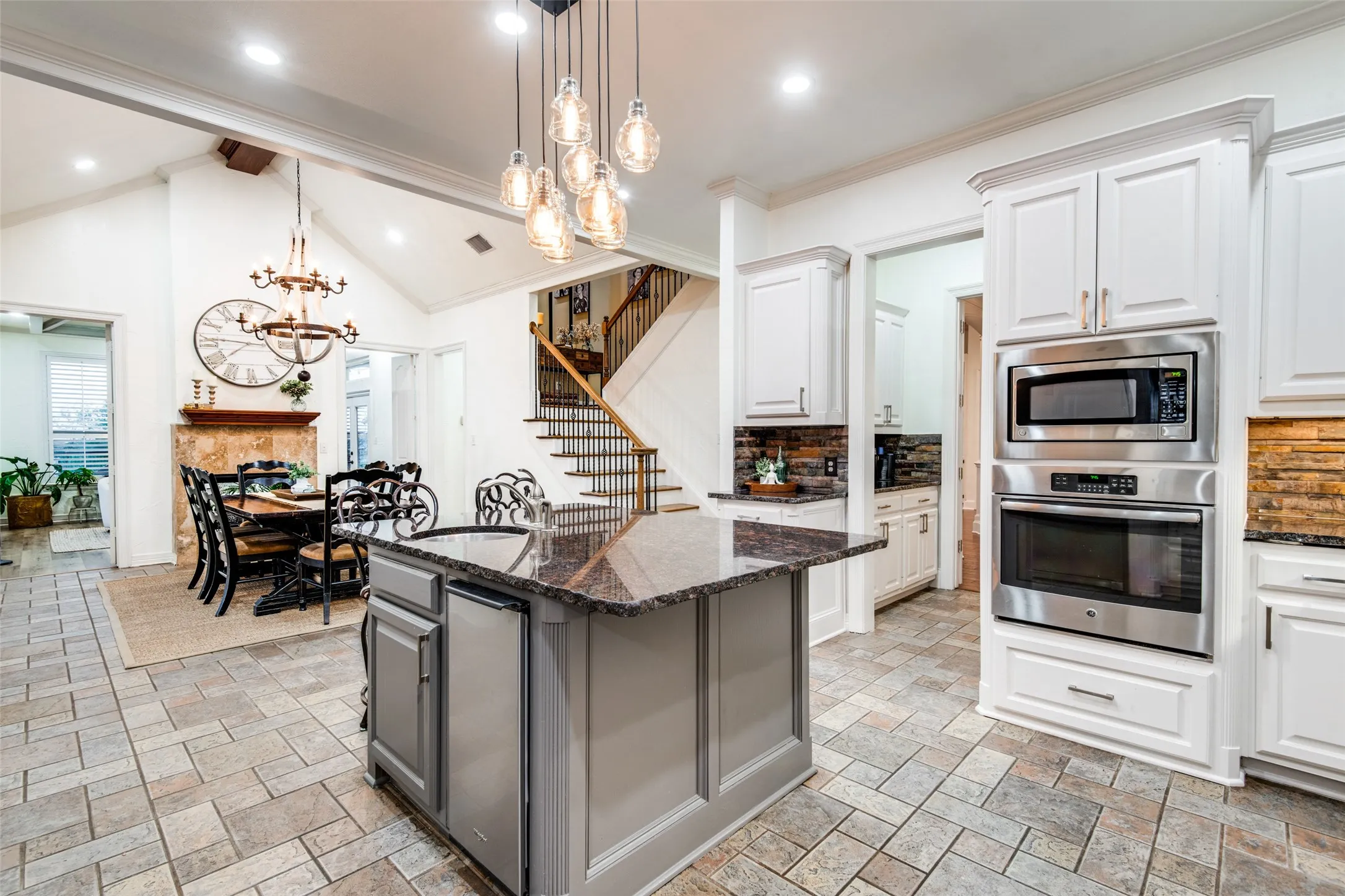 Single Family Residence For Sale in Kaufman County , 12376 Saddle Club Drive, Forney, Texas 75126, 4 Bedroom, 4 Bathroom, Garage spaces, 4,272 Sqft, built in 2002, Preowned, mls#21243864, Real Estate Agent in Forney, Homes For Sale in Kaufman county, Homes For Sale in Forney, Realtor in Forney Texas, Real Estate Brokerage Independent Realty Texas, Luminita Cordes Realtor