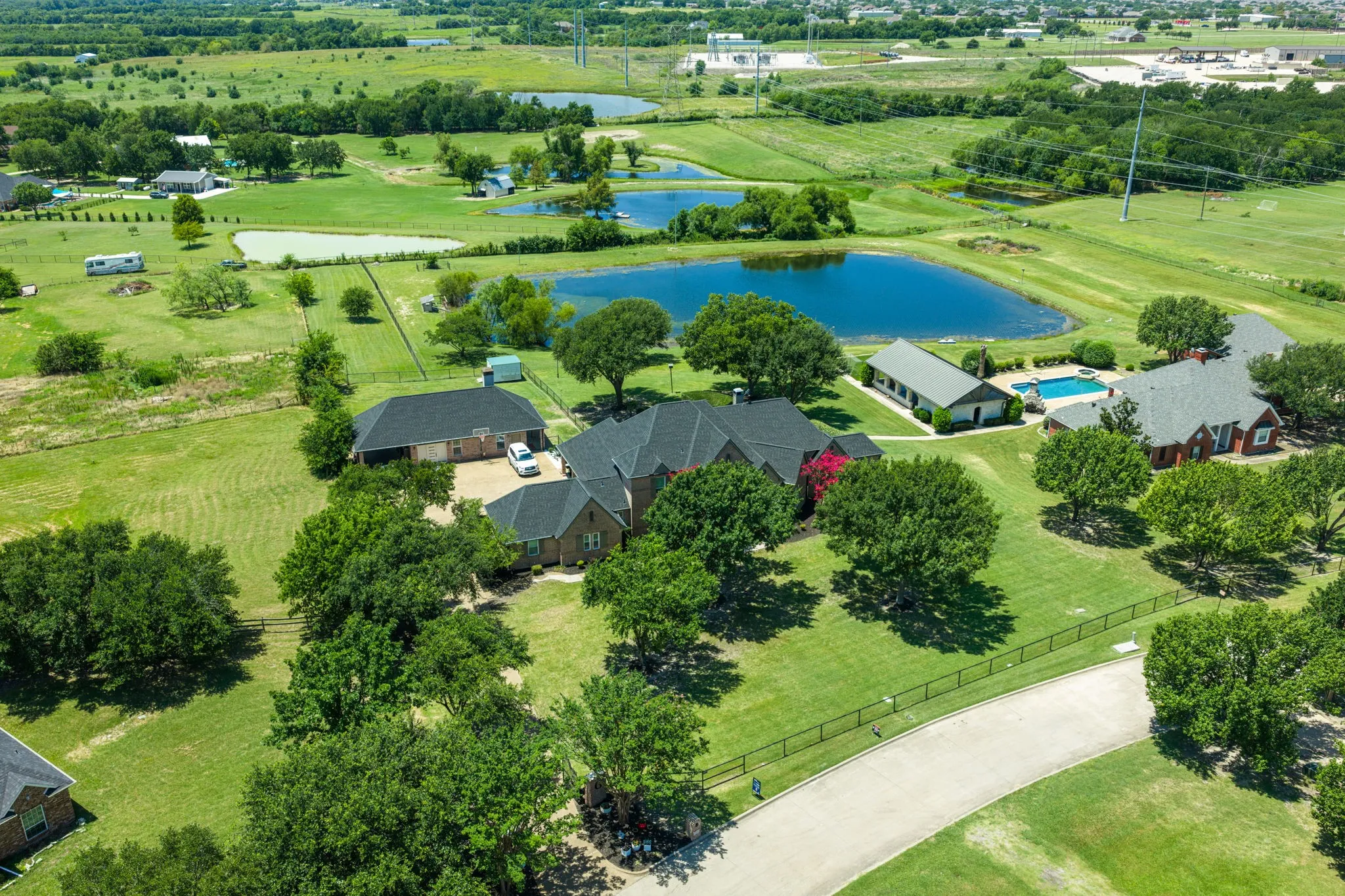 Single Family Residence For Sale in Kaufman County , 12376 Saddle Club Drive, Forney, Texas 75126, 4 Bedroom, 4 Bathroom, Garage spaces, 4,272 Sqft, built in 2002, Preowned, mls#21243864, Real Estate Agent in Forney, Homes For Sale in Kaufman county, Homes For Sale in Forney, Realtor in Forney Texas, Real Estate Brokerage Independent Realty Texas, Luminita Cordes Realtor