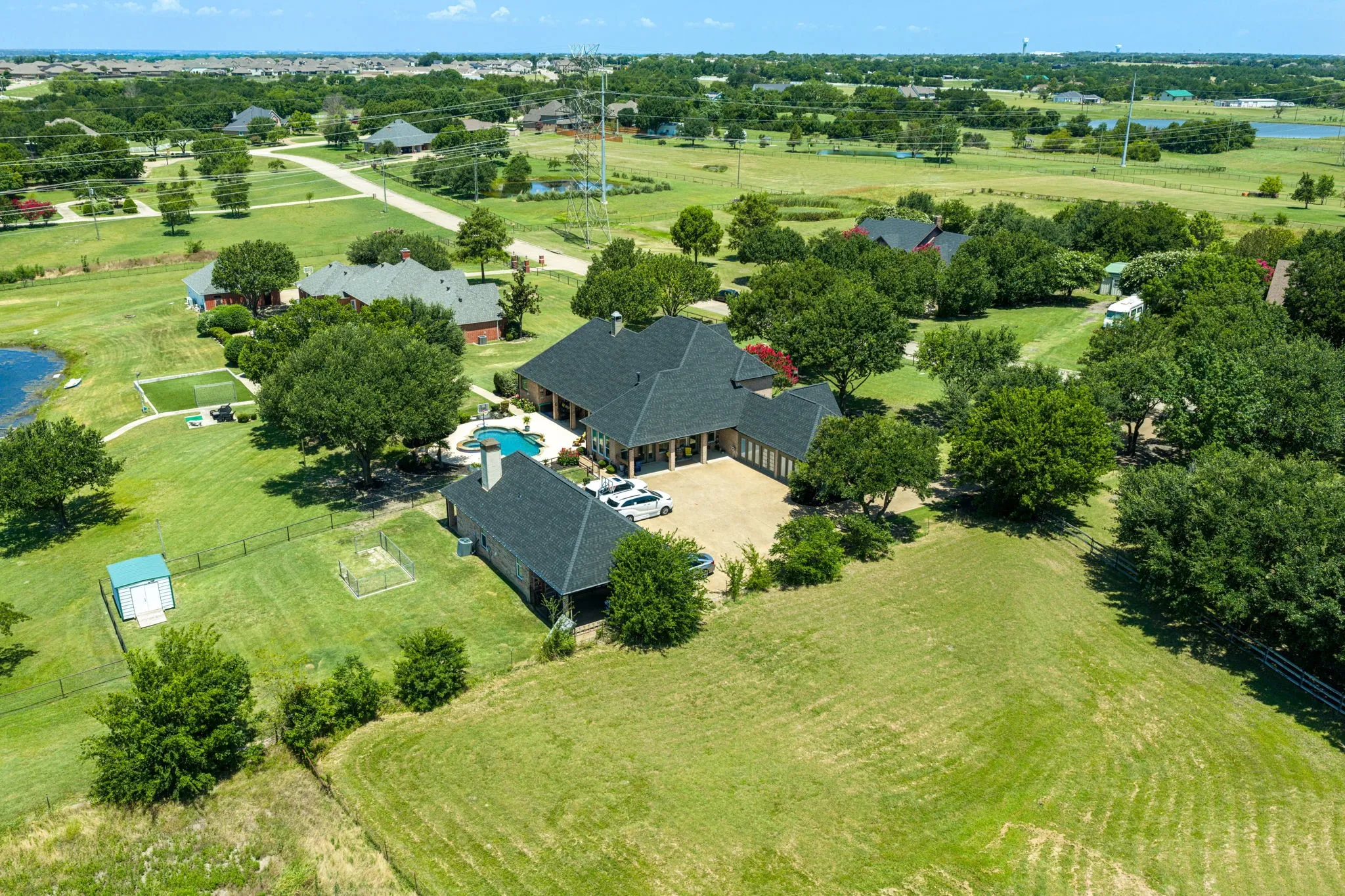 Single Family Residence For Sale in Kaufman County , 12376 Saddle Club Drive, Forney, Texas 75126, 4 Bedroom, 4 Bathroom, Garage spaces, 4,272 Sqft, built in 2002, Preowned, mls#21243864, Real Estate Agent in Forney, Homes For Sale in Kaufman county, Homes For Sale in Forney, Realtor in Forney Texas, Real Estate Brokerage Independent Realty Texas, Luminita Cordes Realtor