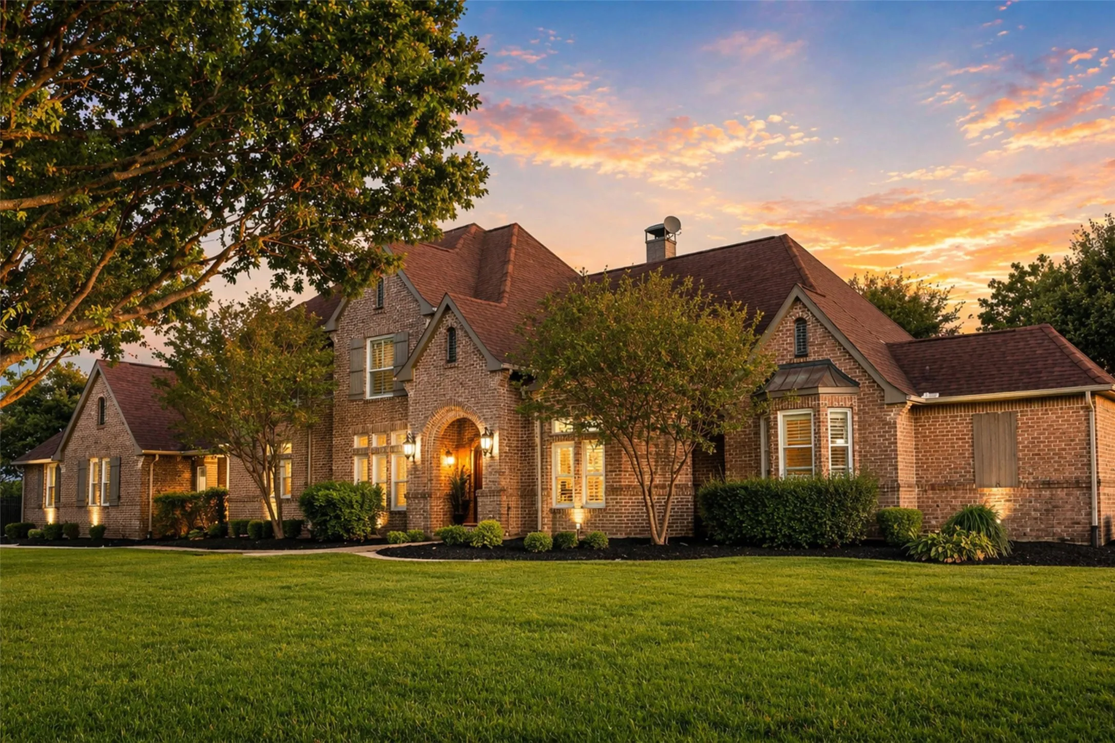 Single Family Residence For Sale in Kaufman County , 12376 Saddle Club Drive, Forney, Texas 75126, 4 Bedroom, 4 Bathroom, Garage spaces, 4,272 Sqft, built in 2002, Preowned, mls#21243864, Real Estate Agent in Forney, Homes For Sale in Kaufman county, Homes For Sale in Forney, Realtor in Forney Texas, Real Estate Brokerage Independent Realty Texas, Luminita Cordes Realtor