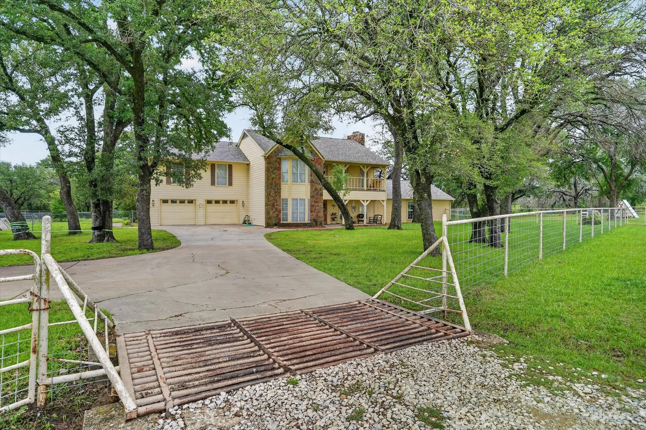 Farm For Sale in Palo Pinto County , 14145 S Highway 281, Santo, Texas 76472, 5 Bedrooms, 5 Bathrooms, 2 Garage spaces, 4,909 Sqft, built in 1999, Preowned, Price $2,999,999, mls#21257496, Real Estate Agent in Santo, Homes For Sale in Palo Pinto county, Homes For Sale in Santo, Realtor in Santo Texas, Real Estate Brokerage Independent Realty Texas, Luminita Cordes Realtor