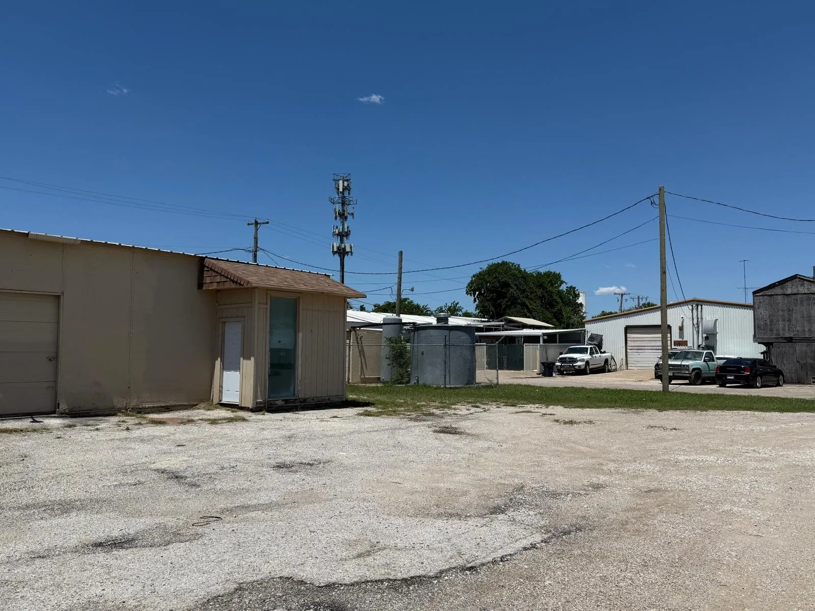 Industrial For Rent in Tarrant County , 10132 Crowley Road N, Crowley, Texas 76036, 0, 0, Garage spaces, 0 Sqft, built in 1977, Preowned, mls#21260693, Real Estate Agent in Crowley, Homes For Rent in Tarrant county, Homes For Rent in Crowley, Realtor in Crowley Texas, Real Estate Brokerage Independent Realty Texas, Luminita Cordes Realtor