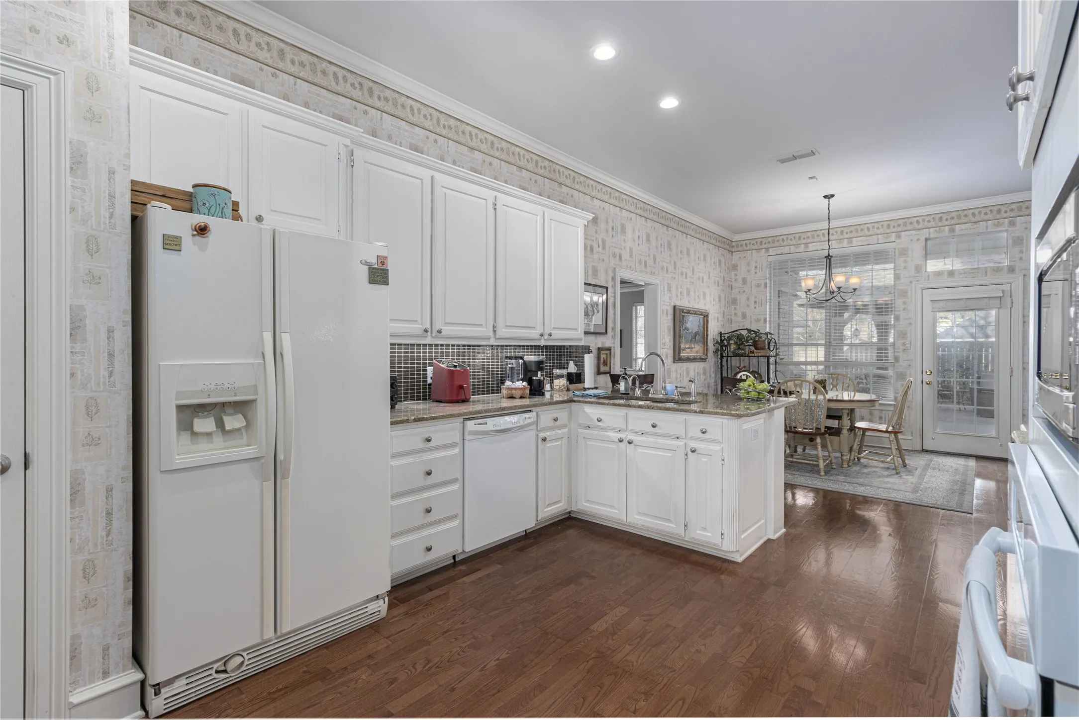 Single Family Residence For Sale in Smith County , 3312 Pebblebrook, Tyler, Texas 75707, 4 Bedroom, 2 Bathroom, 2 Garage spaces, 2,521 Sqft, built in 1994, Preowned, mls#21260708, Real Estate Agent in Tyler, Homes For Sale in Smith county, Homes For Sale in Tyler, Realtor in Tyler Texas, Real Estate Brokerage Independent Realty Texas, Luminita Cordes Realtor