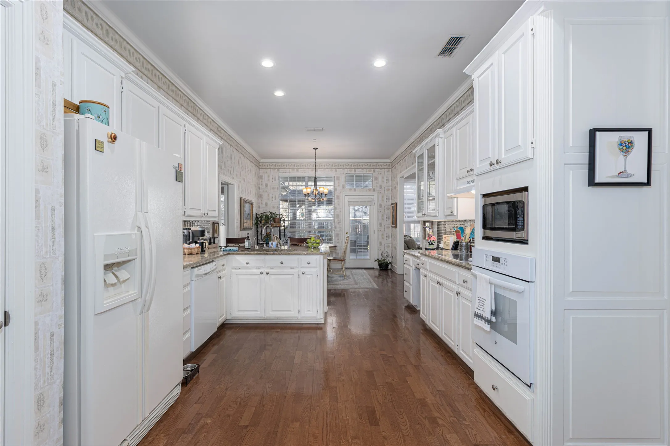 Single Family Residence For Sale in Smith County , 3312 Pebblebrook, Tyler, Texas 75707, 4 Bedroom, 2 Bathroom, 2 Garage spaces, 2,521 Sqft, built in 1994, Preowned, mls#21260708, Real Estate Agent in Tyler, Homes For Sale in Smith county, Homes For Sale in Tyler, Realtor in Tyler Texas, Real Estate Brokerage Independent Realty Texas, Luminita Cordes Realtor