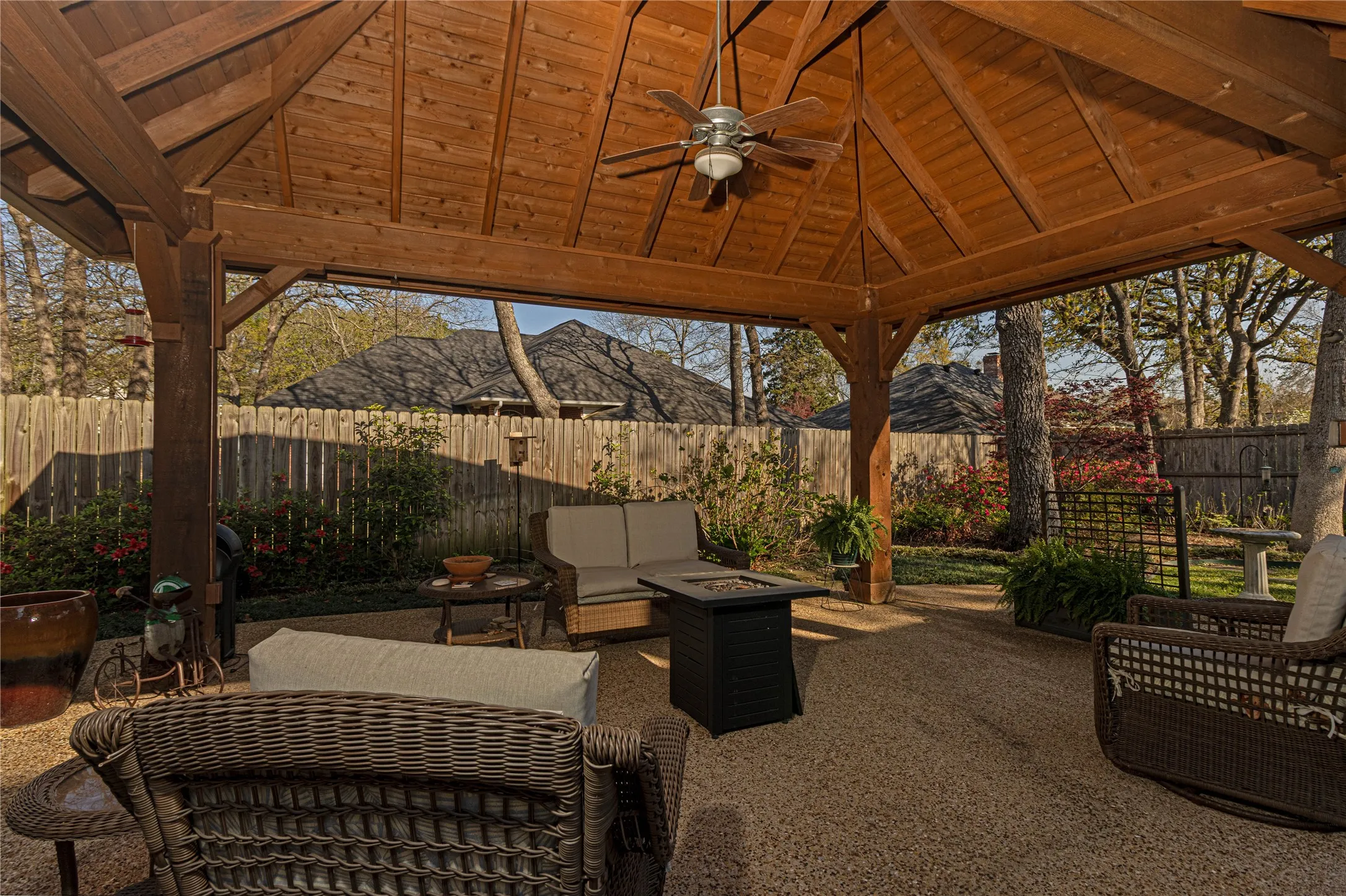 Single Family Residence For Sale in Smith County , 3312 Pebblebrook, Tyler, Texas 75707, 4 Bedroom, 2 Bathroom, 2 Garage spaces, 2,521 Sqft, built in 1994, Preowned, mls#21260708, Real Estate Agent in Tyler, Homes For Sale in Smith county, Homes For Sale in Tyler, Realtor in Tyler Texas, Real Estate Brokerage Independent Realty Texas, Luminita Cordes Realtor