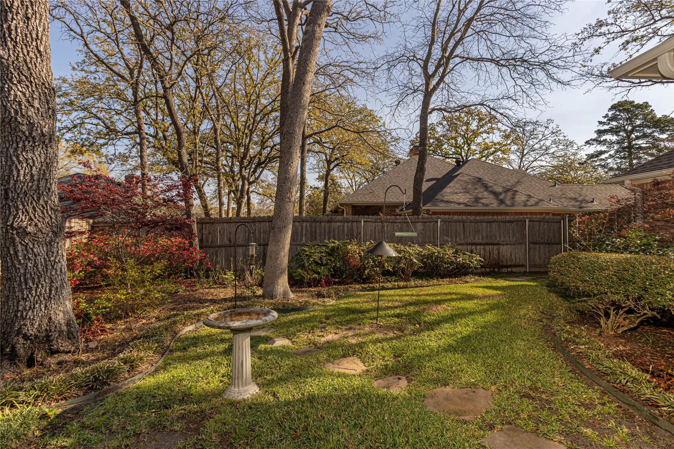 Single Family Residence For Sale in Smith County , 3312 Pebblebrook, Tyler, Texas 75707, 4 Bedroom, 2 Bathroom, 2 Garage spaces, 2,521 Sqft, built in 1994, Preowned, mls#21260708, Real Estate Agent in Tyler, Homes For Sale in Smith county, Homes For Sale in Tyler, Realtor in Tyler Texas, Real Estate Brokerage Independent Realty Texas, Luminita Cordes Realtor