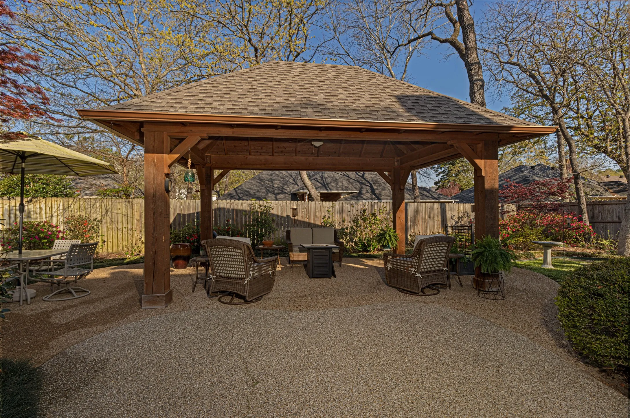 Single Family Residence For Sale in Smith County , 3312 Pebblebrook, Tyler, Texas 75707, 4 Bedroom, 2 Bathroom, 2 Garage spaces, 2,521 Sqft, built in 1994, Preowned, mls#21260708, Real Estate Agent in Tyler, Homes For Sale in Smith county, Homes For Sale in Tyler, Realtor in Tyler Texas, Real Estate Brokerage Independent Realty Texas, Luminita Cordes Realtor