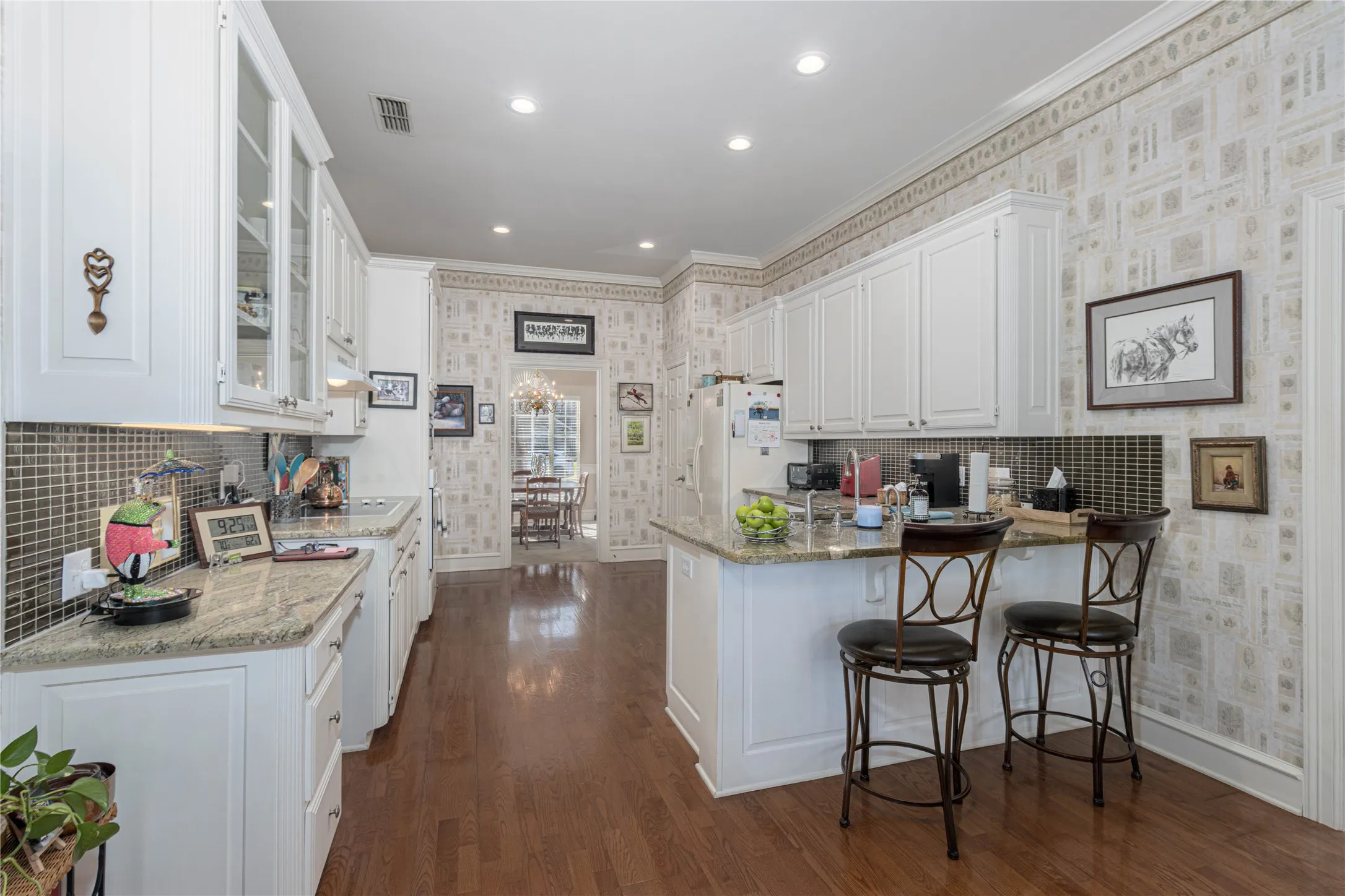 Single Family Residence For Sale in Smith County , 3312 Pebblebrook, Tyler, Texas 75707, 4 Bedroom, 2 Bathroom, 2 Garage spaces, 2,521 Sqft, built in 1994, Preowned, mls#21260708, Real Estate Agent in Tyler, Homes For Sale in Smith county, Homes For Sale in Tyler, Realtor in Tyler Texas, Real Estate Brokerage Independent Realty Texas, Luminita Cordes Realtor