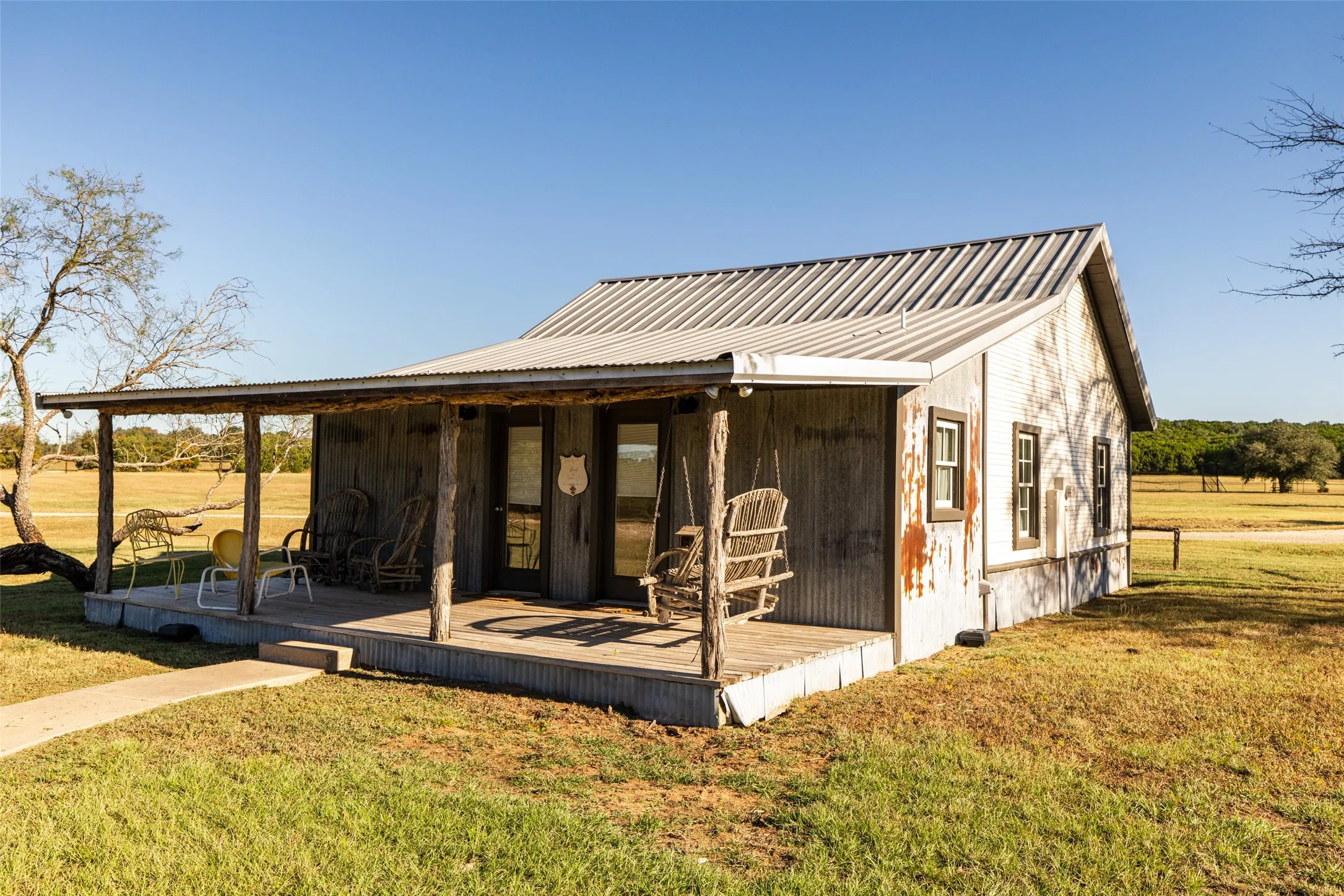 Single Family Residence For Sale in Hill County , 104 Private Road 216, Whitney, Texas 76692, 8 Bedrooms, 4 Bathrooms, Garage spaces, 2,172 Sqft, built in 1962, Preowned, Price $8,500,000, mls#21260702, Real Estate Agent in Whitney, Homes For Sale in Hill county, Homes For Sale in Whitney, Realtor in Whitney Texas, Real Estate Brokerage Independent Realty Texas, Luminita Cordes Realtor