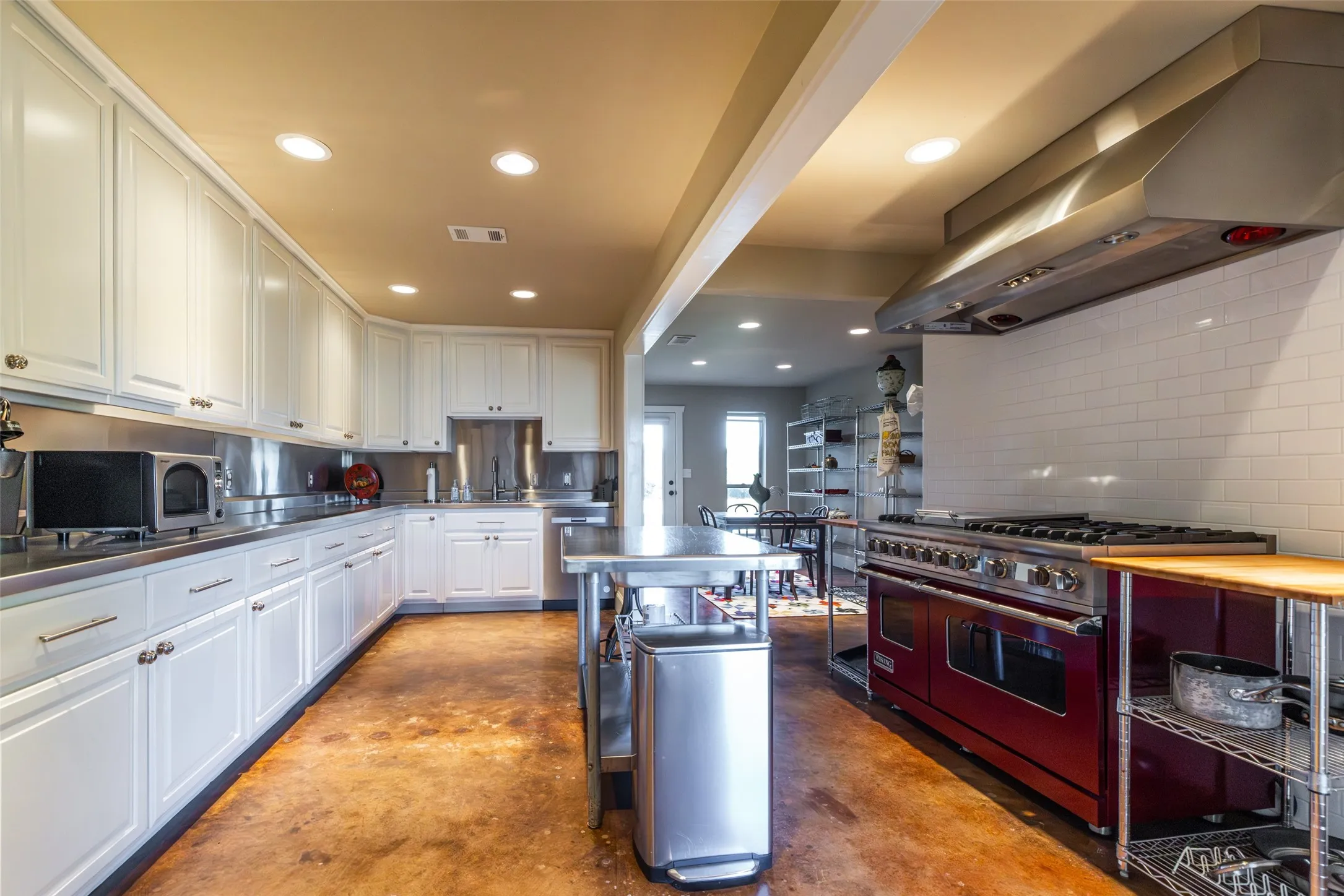 Single Family Residence For Sale in Hill County , 104 Private Road 216, Whitney, Texas 76692, 8 Bedrooms, 4 Bathrooms, Garage spaces, 2,172 Sqft, built in 1962, Preowned, Price $8,500,000, mls#21260702, Real Estate Agent in Whitney, Homes For Sale in Hill county, Homes For Sale in Whitney, Realtor in Whitney Texas, Real Estate Brokerage Independent Realty Texas, Luminita Cordes Realtor