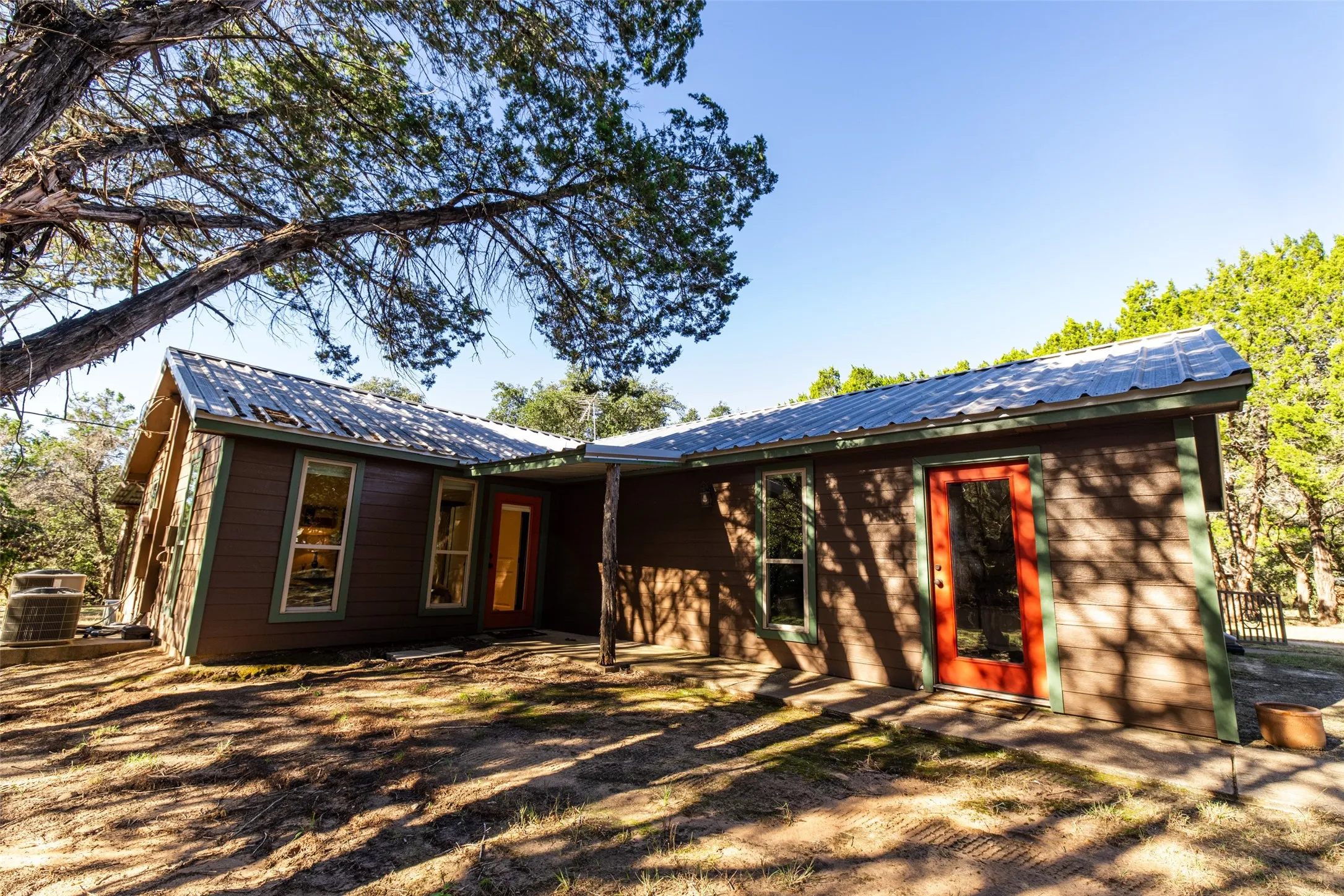 Single Family Residence For Sale in Hill County , 104 Private Road 216, Whitney, Texas 76692, 8 Bedrooms, 4 Bathrooms, Garage spaces, 2,172 Sqft, built in 1962, Preowned, Price $8,500,000, mls#21260702, Real Estate Agent in Whitney, Homes For Sale in Hill county, Homes For Sale in Whitney, Realtor in Whitney Texas, Real Estate Brokerage Independent Realty Texas, Luminita Cordes Realtor