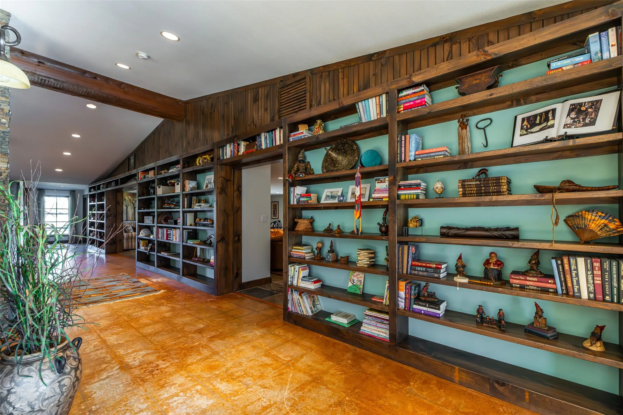 Single Family Residence For Sale in Hill County , 104 Private Road 216, Whitney, Texas 76692, 8 Bedrooms, 4 Bathrooms, Garage spaces, 2,172 Sqft, built in 1962, Preowned, Price $8,500,000, mls#21260702, Real Estate Agent in Whitney, Homes For Sale in Hill county, Homes For Sale in Whitney, Realtor in Whitney Texas, Real Estate Brokerage Independent Realty Texas, Luminita Cordes Realtor