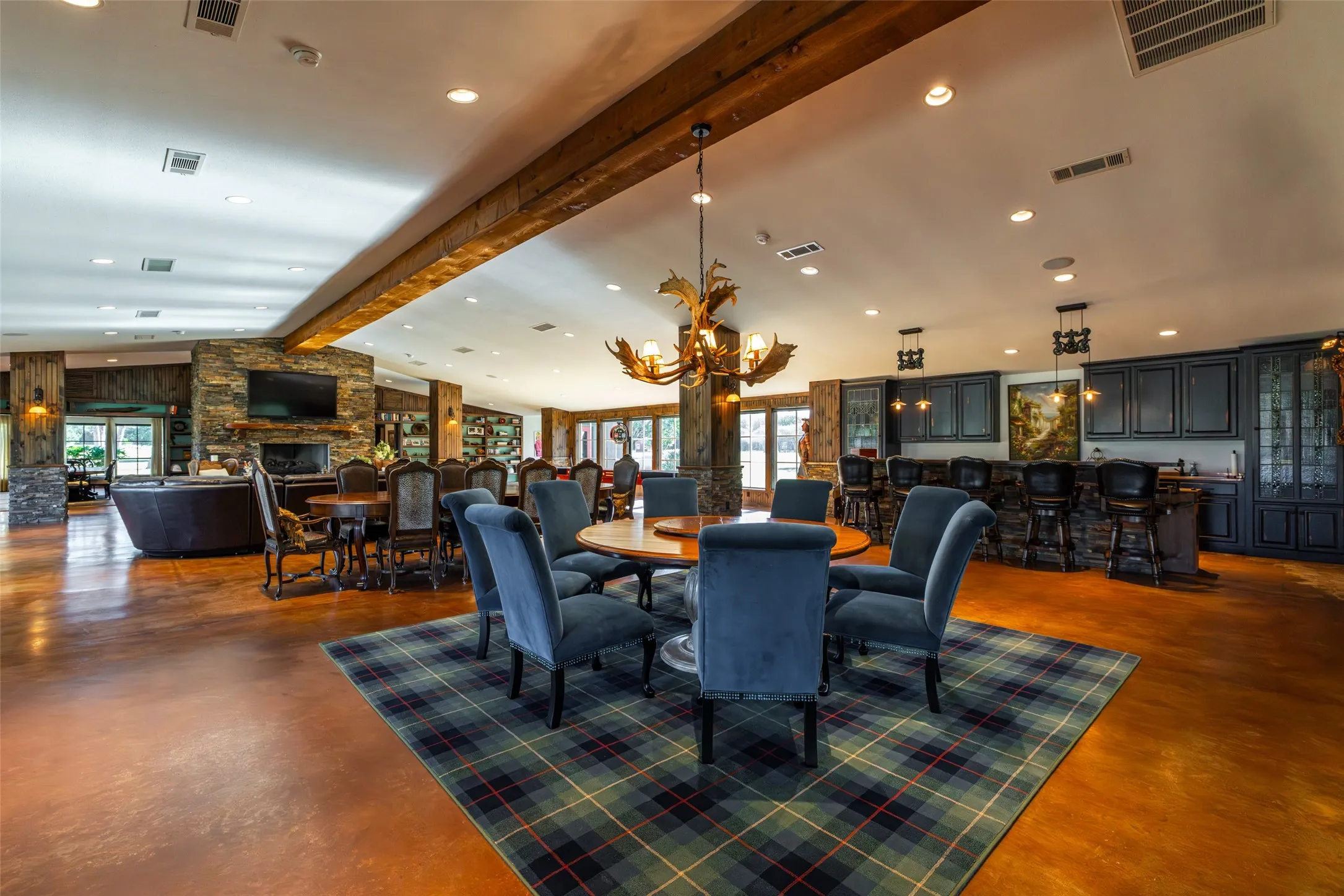 Single Family Residence For Sale in Hill County , 104 Private Road 216, Whitney, Texas 76692, 8 Bedrooms, 4 Bathrooms, Garage spaces, 2,172 Sqft, built in 1962, Preowned, Price $8,500,000, mls#21260702, Real Estate Agent in Whitney, Homes For Sale in Hill county, Homes For Sale in Whitney, Realtor in Whitney Texas, Real Estate Brokerage Independent Realty Texas, Luminita Cordes Realtor