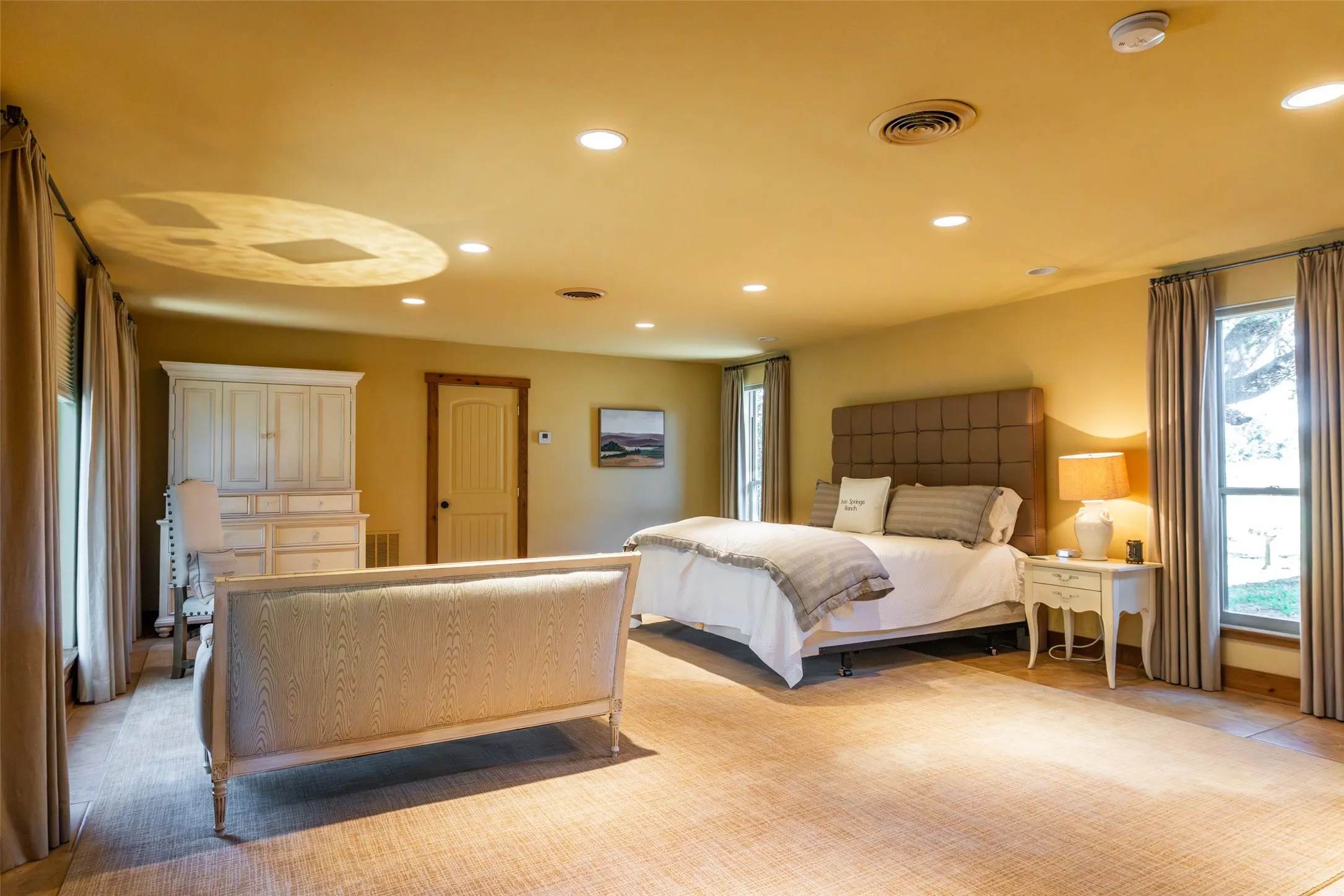 Single Family Residence For Sale in Hill County , 104 Private Road 216, Whitney, Texas 76692, 8 Bedrooms, 4 Bathrooms, Garage spaces, 2,172 Sqft, built in 1962, Preowned, Price $8,500,000, mls#21260702, Real Estate Agent in Whitney, Homes For Sale in Hill county, Homes For Sale in Whitney, Realtor in Whitney Texas, Real Estate Brokerage Independent Realty Texas, Luminita Cordes Realtor