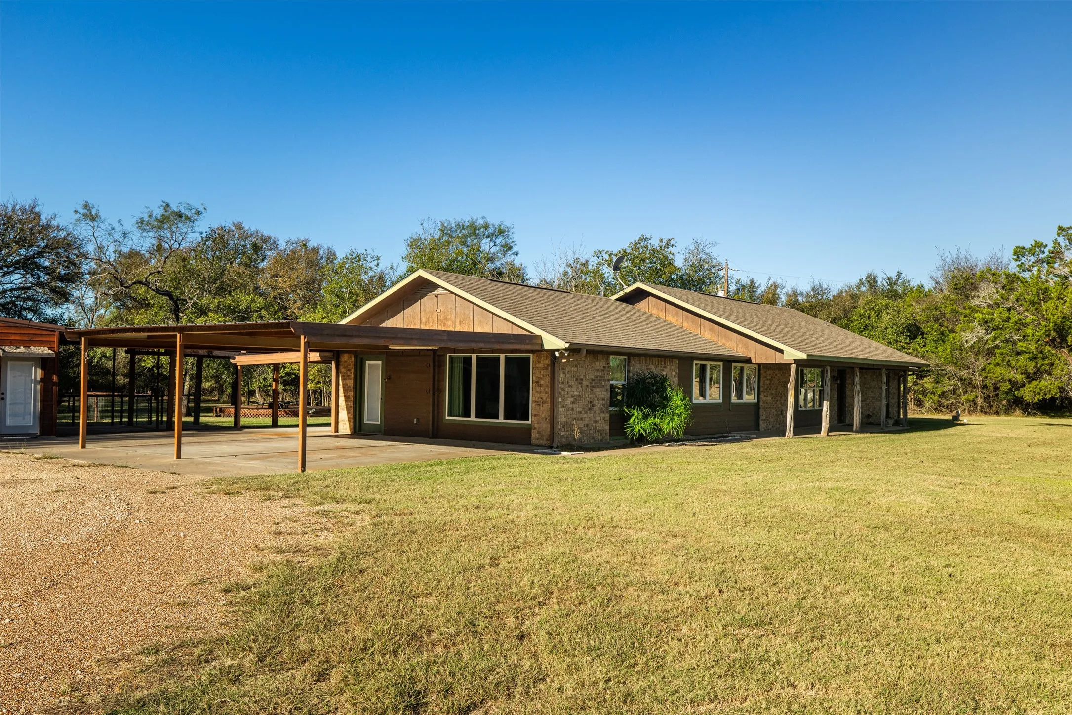 Single Family Residence For Sale in Hill County , 104 Private Road 216, Whitney, Texas 76692, 8 Bedrooms, 4 Bathrooms, Garage spaces, 2,172 Sqft, built in 1962, Preowned, Price $8,500,000, mls#21260702, Real Estate Agent in Whitney, Homes For Sale in Hill county, Homes For Sale in Whitney, Realtor in Whitney Texas, Real Estate Brokerage Independent Realty Texas, Luminita Cordes Realtor