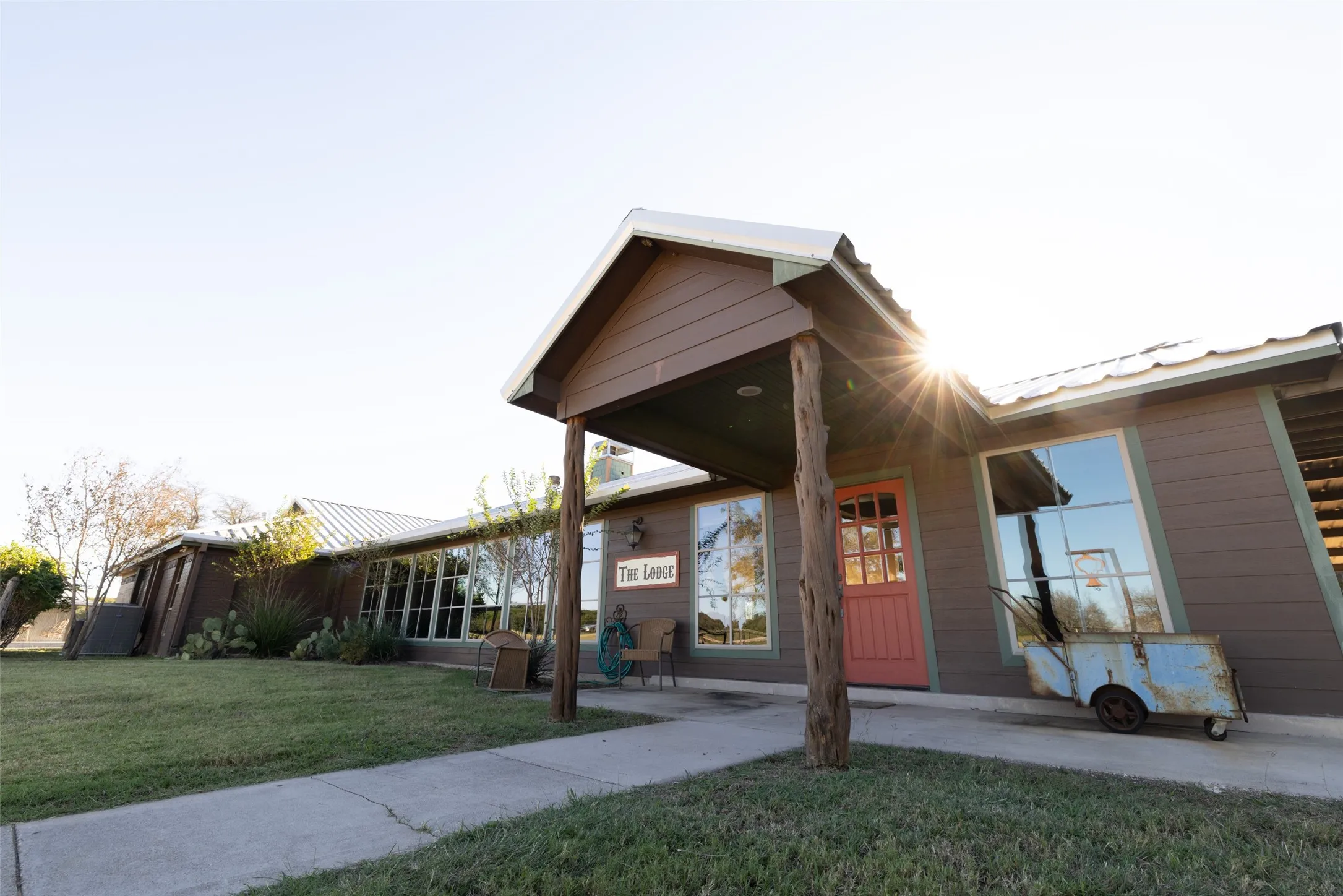 Single Family Residence For Sale in Hill County , 104 Private Road 216, Whitney, Texas 76692, 8 Bedrooms, 4 Bathrooms, Garage spaces, 2,172 Sqft, built in 1962, Preowned, Price $8,500,000, mls#21260702, Real Estate Agent in Whitney, Homes For Sale in Hill county, Homes For Sale in Whitney, Realtor in Whitney Texas, Real Estate Brokerage Independent Realty Texas, Luminita Cordes Realtor