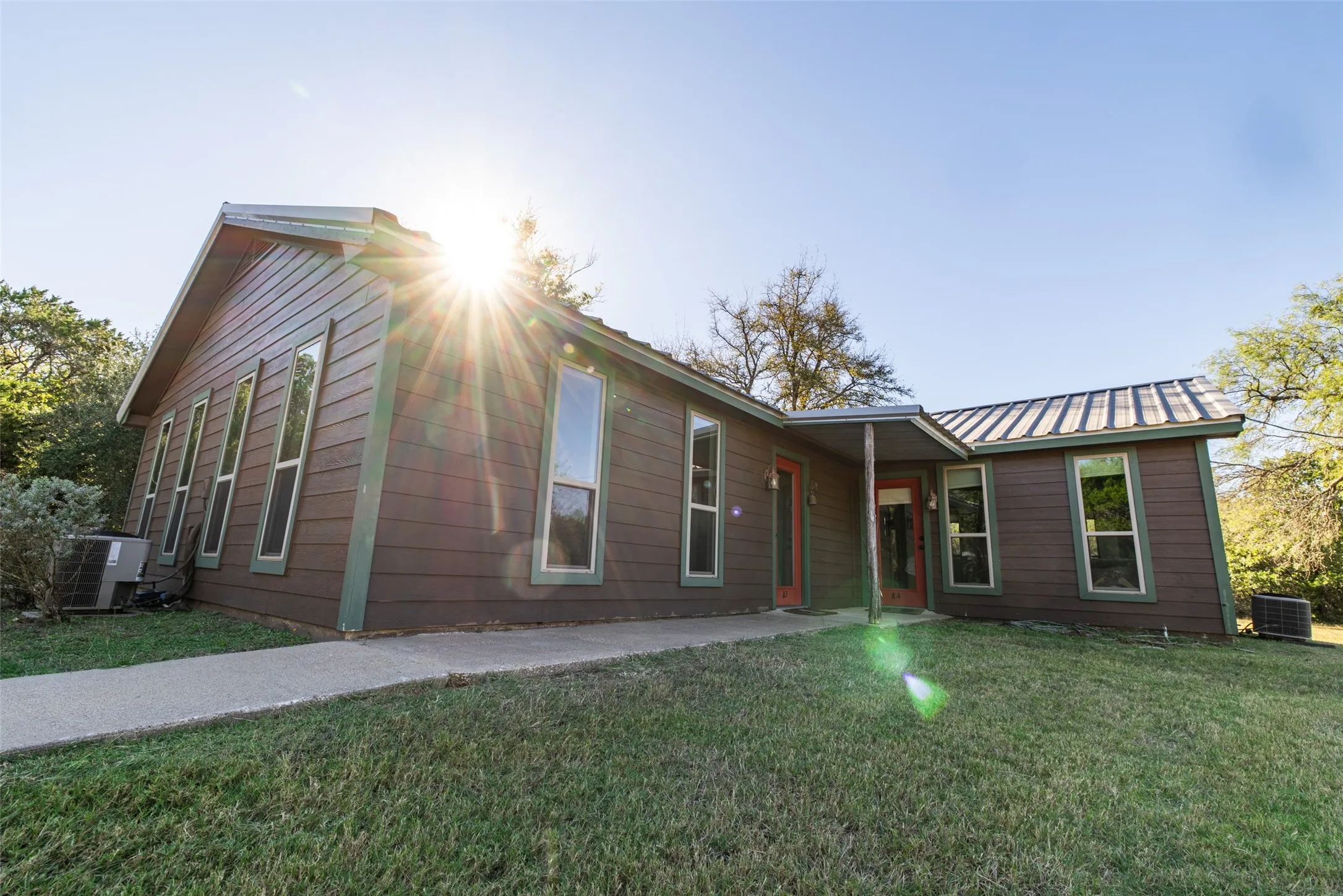 Single Family Residence For Sale in Hill County , 104 Private Road 216, Whitney, Texas 76692, 8 Bedrooms, 4 Bathrooms, Garage spaces, 2,172 Sqft, built in 1962, Preowned, Price $8,500,000, mls#21260702, Real Estate Agent in Whitney, Homes For Sale in Hill county, Homes For Sale in Whitney, Realtor in Whitney Texas, Real Estate Brokerage Independent Realty Texas, Luminita Cordes Realtor