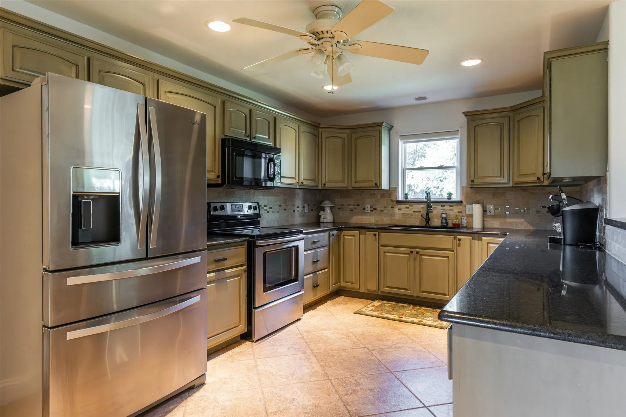 Single Family Residence For Sale in Hill County , 104 Private Road 216, Whitney, Texas 76692, 8 Bedrooms, 4 Bathrooms, Garage spaces, 2,172 Sqft, built in 1962, Preowned, Price $8,500,000, mls#21260702, Real Estate Agent in Whitney, Homes For Sale in Hill county, Homes For Sale in Whitney, Realtor in Whitney Texas, Real Estate Brokerage Independent Realty Texas, Luminita Cordes Realtor