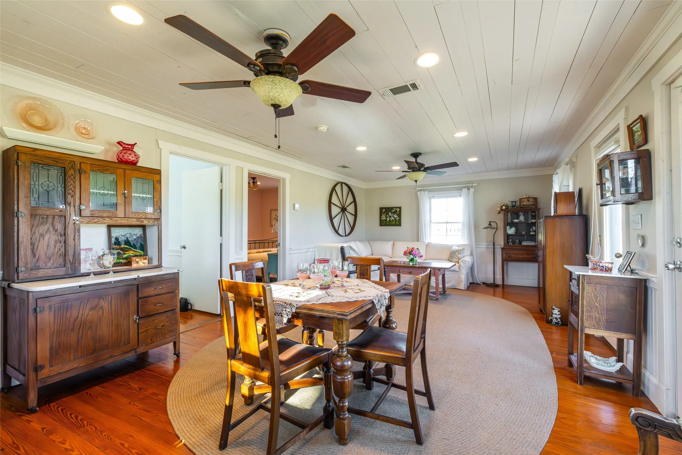 Single Family Residence For Sale in Hill County , 104 Private Road 216, Whitney, Texas 76692, 8 Bedrooms, 4 Bathrooms, Garage spaces, 2,172 Sqft, built in 1962, Preowned, Price $8,500,000, mls#21260702, Real Estate Agent in Whitney, Homes For Sale in Hill county, Homes For Sale in Whitney, Realtor in Whitney Texas, Real Estate Brokerage Independent Realty Texas, Luminita Cordes Realtor