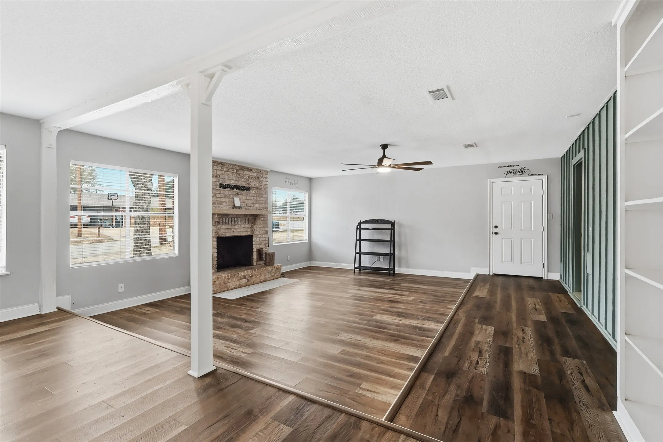 Single Family Residence For Sale in Wood County , 128 Laura Drive, Mineola, Texas 75773, 3 Bedroom, 2 Bathroom, Garage spaces, 2,096 Sqft, built in 1985, mls#21260504, Real Estate Agent in Mineola, Homes For Sale in Wood county, Homes For Sale in Mineola, Realtor in Mineola Texas, Real Estate Brokerage Independent Realty Texas, Luminita Cordes Realtor