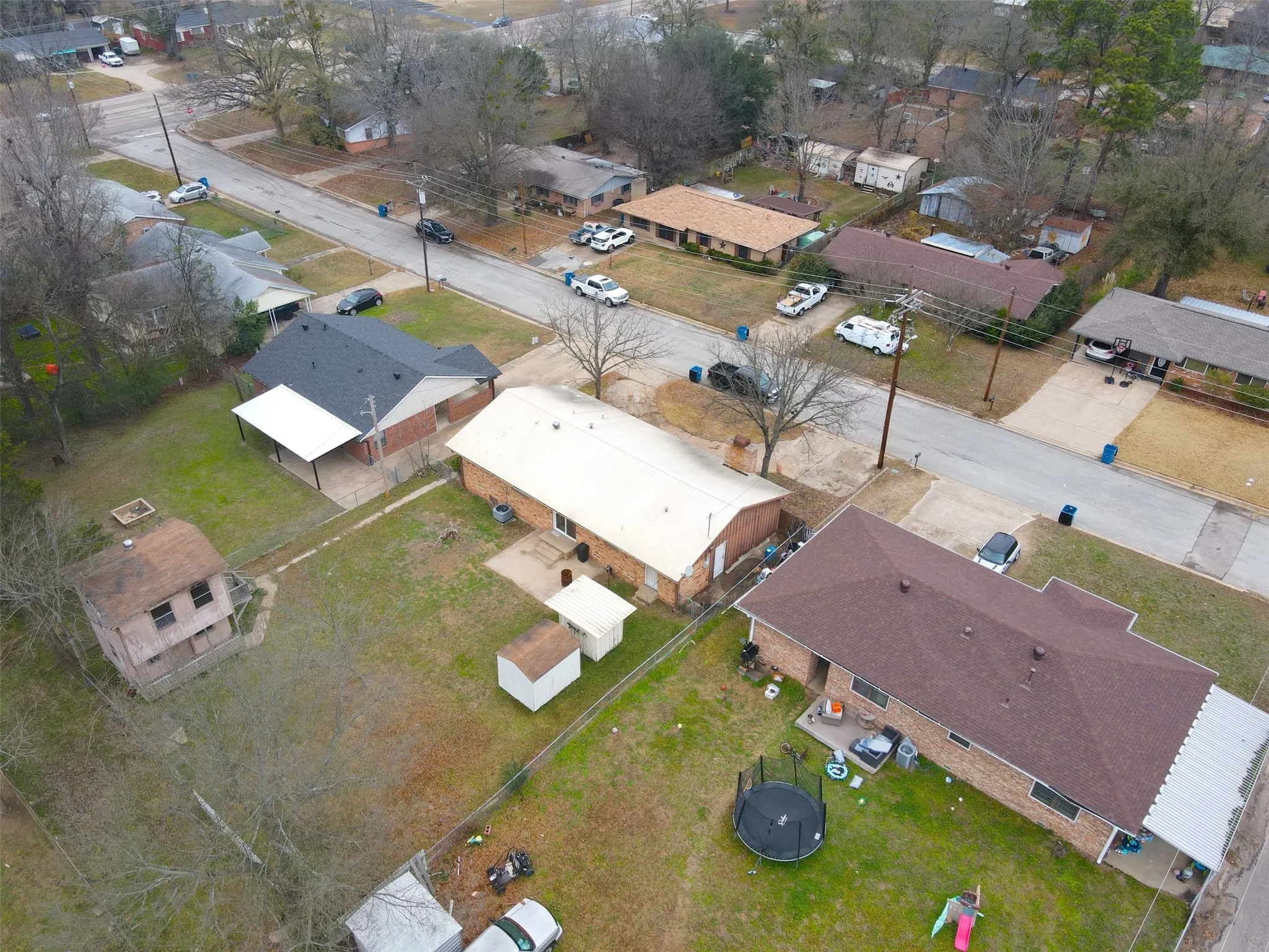 Single Family Residence For Sale in Wood County , 128 Laura Drive, Mineola, Texas 75773, 3 Bedroom, 2 Bathroom, Garage spaces, 2,096 Sqft, built in 1985, mls#21260504, Real Estate Agent in Mineola, Homes For Sale in Wood county, Homes For Sale in Mineola, Realtor in Mineola Texas, Real Estate Brokerage Independent Realty Texas, Luminita Cordes Realtor