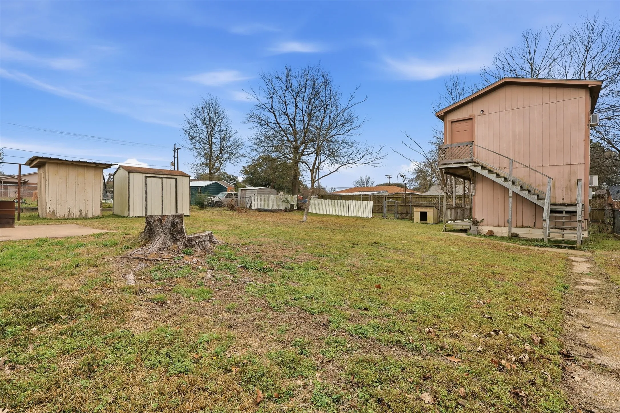 Single Family Residence For Sale in Wood County , 128 Laura Drive, Mineola, Texas 75773, 3 Bedroom, 2 Bathroom, Garage spaces, 2,096 Sqft, built in 1985, mls#21260504, Real Estate Agent in Mineola, Homes For Sale in Wood county, Homes For Sale in Mineola, Realtor in Mineola Texas, Real Estate Brokerage Independent Realty Texas, Luminita Cordes Realtor