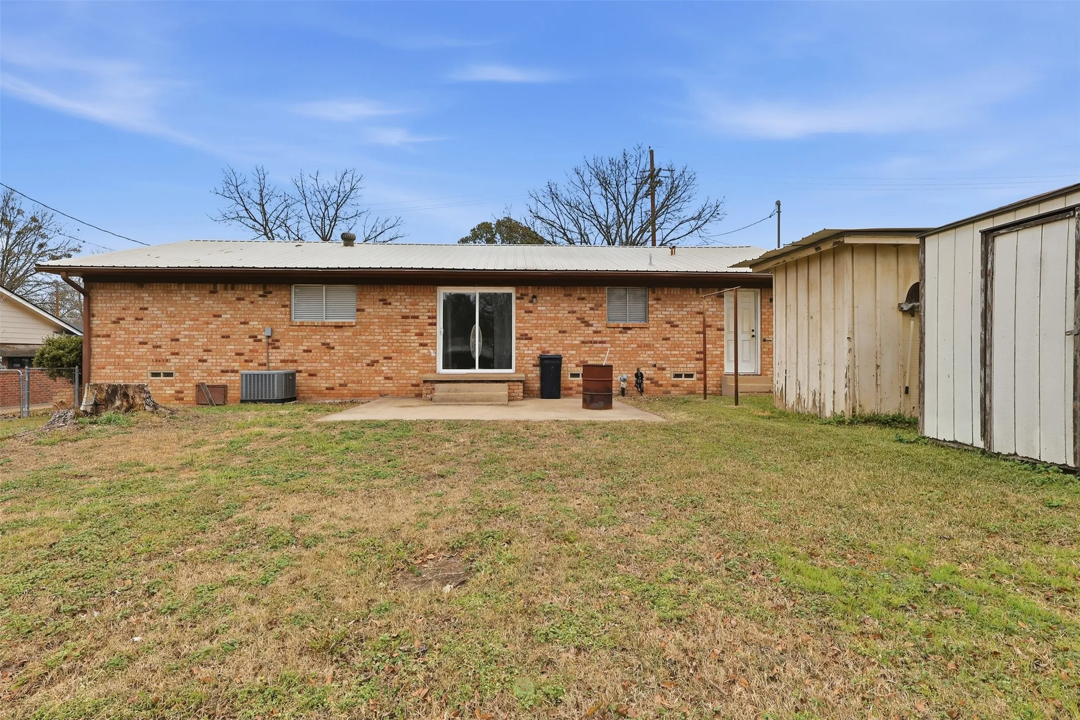 Single Family Residence For Sale in Wood County , 128 Laura Drive, Mineola, Texas 75773, 3 Bedroom, 2 Bathroom, Garage spaces, 2,096 Sqft, built in 1985, mls#21260504, Real Estate Agent in Mineola, Homes For Sale in Wood county, Homes For Sale in Mineola, Realtor in Mineola Texas, Real Estate Brokerage Independent Realty Texas, Luminita Cordes Realtor
