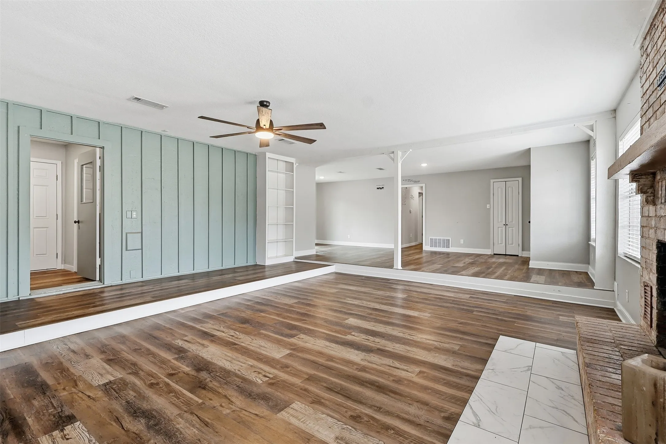 Single Family Residence For Sale in Wood County , 128 Laura Drive, Mineola, Texas 75773, 3 Bedroom, 2 Bathroom, Garage spaces, 2,096 Sqft, built in 1985, mls#21260504, Real Estate Agent in Mineola, Homes For Sale in Wood county, Homes For Sale in Mineola, Realtor in Mineola Texas, Real Estate Brokerage Independent Realty Texas, Luminita Cordes Realtor