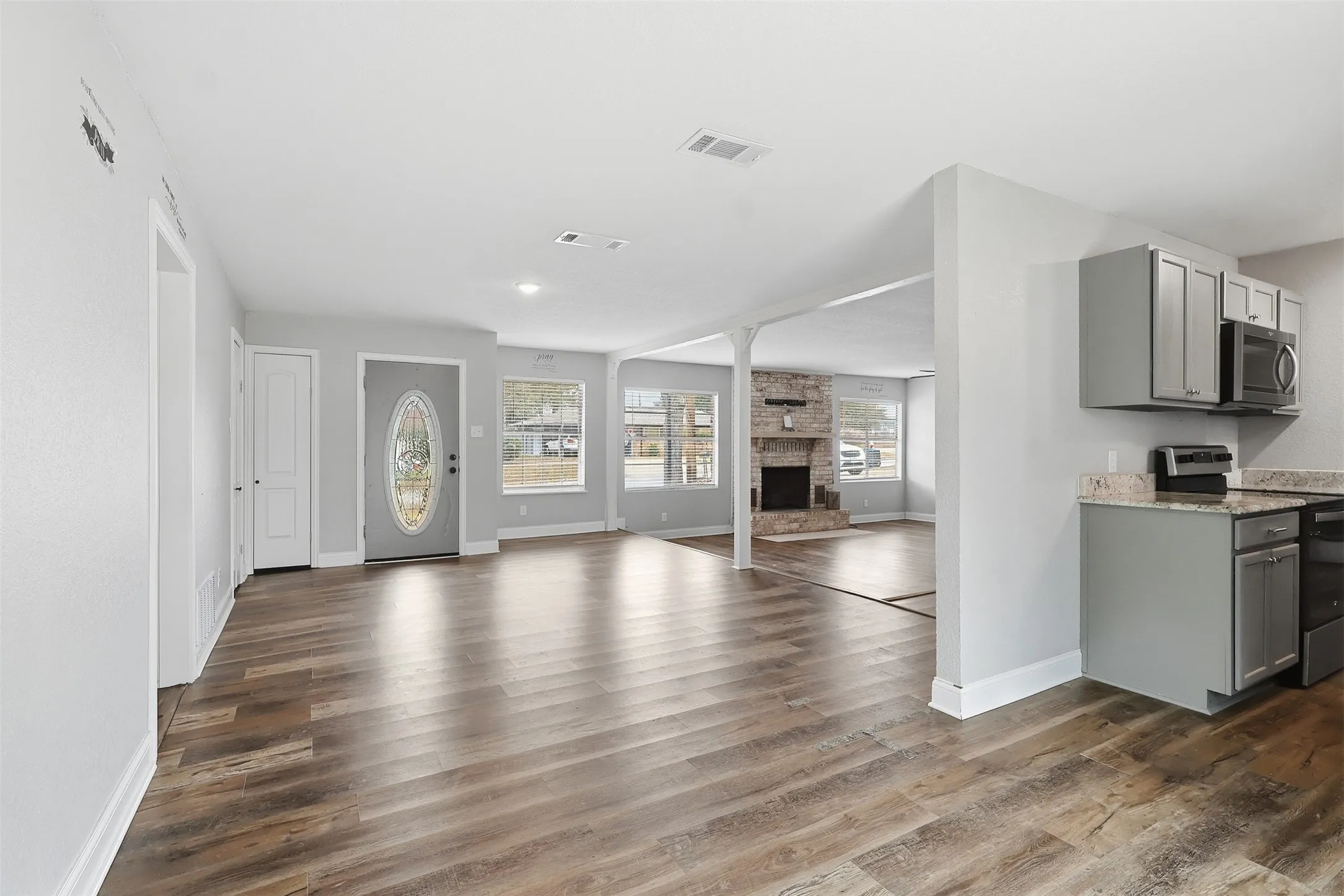 Single Family Residence For Sale in Wood County , 128 Laura Drive, Mineola, Texas 75773, 3 Bedroom, 2 Bathroom, Garage spaces, 2,096 Sqft, built in 1985, mls#21260504, Real Estate Agent in Mineola, Homes For Sale in Wood county, Homes For Sale in Mineola, Realtor in Mineola Texas, Real Estate Brokerage Independent Realty Texas, Luminita Cordes Realtor
