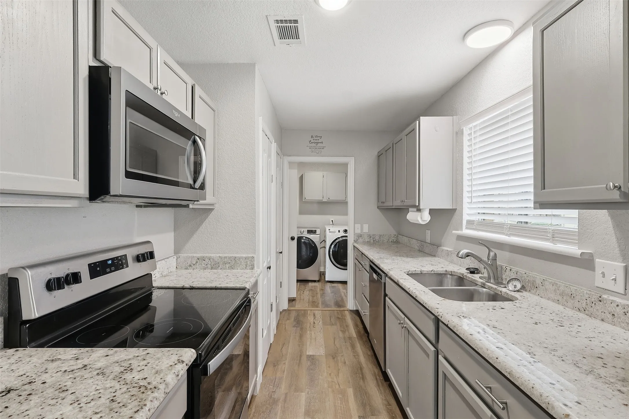 Single Family Residence For Sale in Wood County , 128 Laura Drive, Mineola, Texas 75773, 3 Bedroom, 2 Bathroom, Garage spaces, 2,096 Sqft, built in 1985, mls#21260504, Real Estate Agent in Mineola, Homes For Sale in Wood county, Homes For Sale in Mineola, Realtor in Mineola Texas, Real Estate Brokerage Independent Realty Texas, Luminita Cordes Realtor