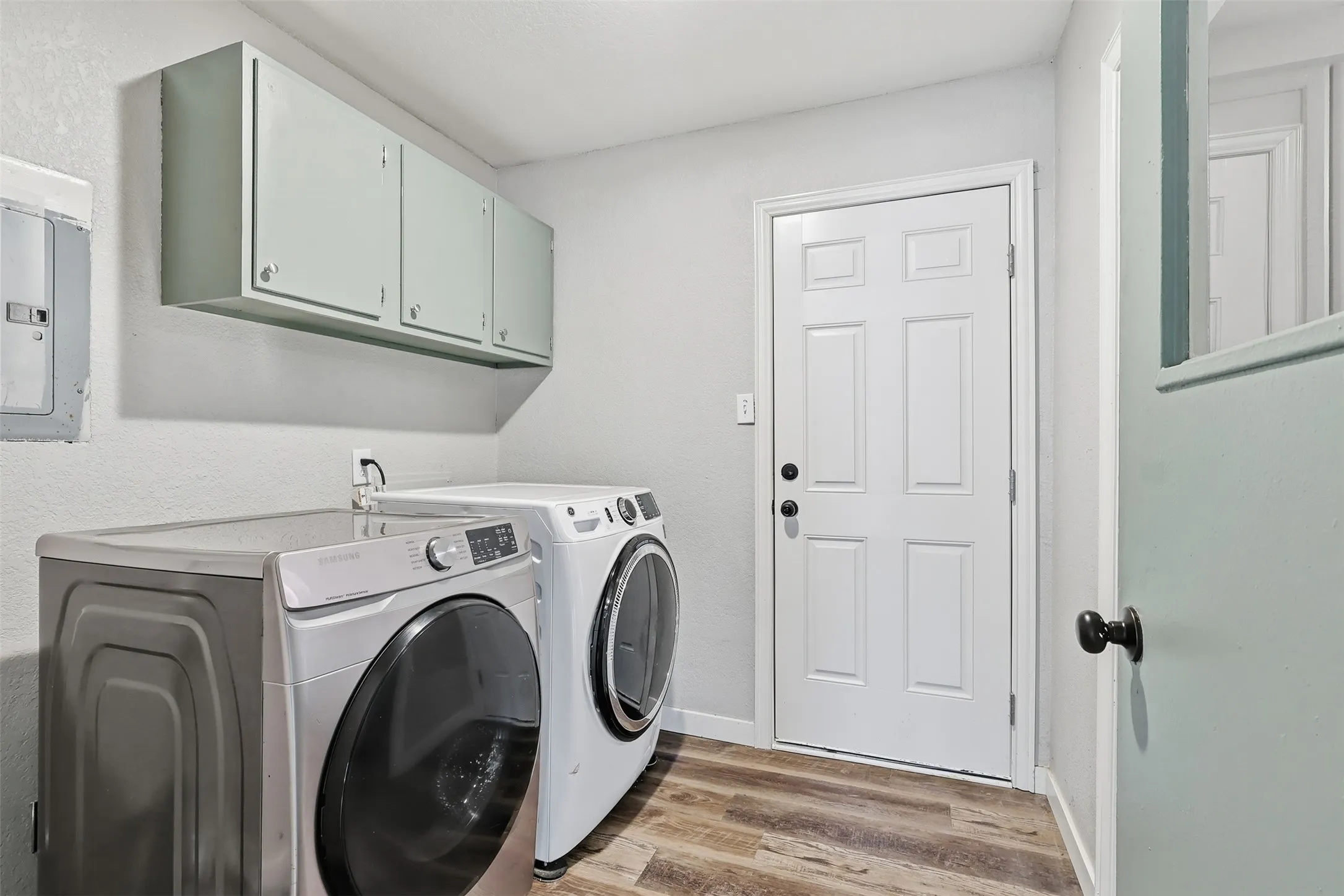 Single Family Residence For Sale in Wood County , 128 Laura Drive, Mineola, Texas 75773, 3 Bedroom, 2 Bathroom, Garage spaces, 2,096 Sqft, built in 1985, mls#21260504, Real Estate Agent in Mineola, Homes For Sale in Wood county, Homes For Sale in Mineola, Realtor in Mineola Texas, Real Estate Brokerage Independent Realty Texas, Luminita Cordes Realtor