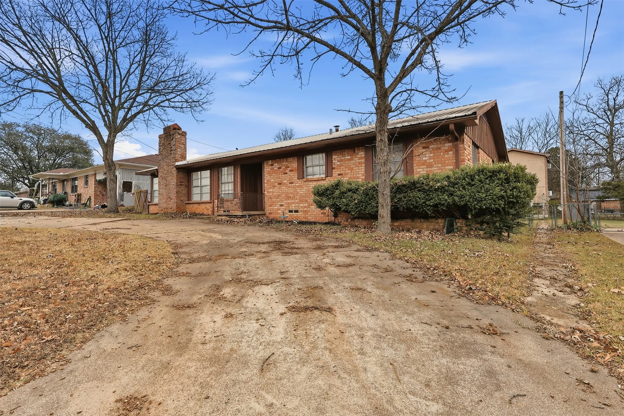 Single Family Residence For Sale in Wood County , 128 Laura Drive, Mineola, Texas 75773, 3 Bedroom, 2 Bathroom, Garage spaces, 2,096 Sqft, built in 1985, mls#21260504, Real Estate Agent in Mineola, Homes For Sale in Wood county, Homes For Sale in Mineola, Realtor in Mineola Texas, Real Estate Brokerage Independent Realty Texas, Luminita Cordes Realtor