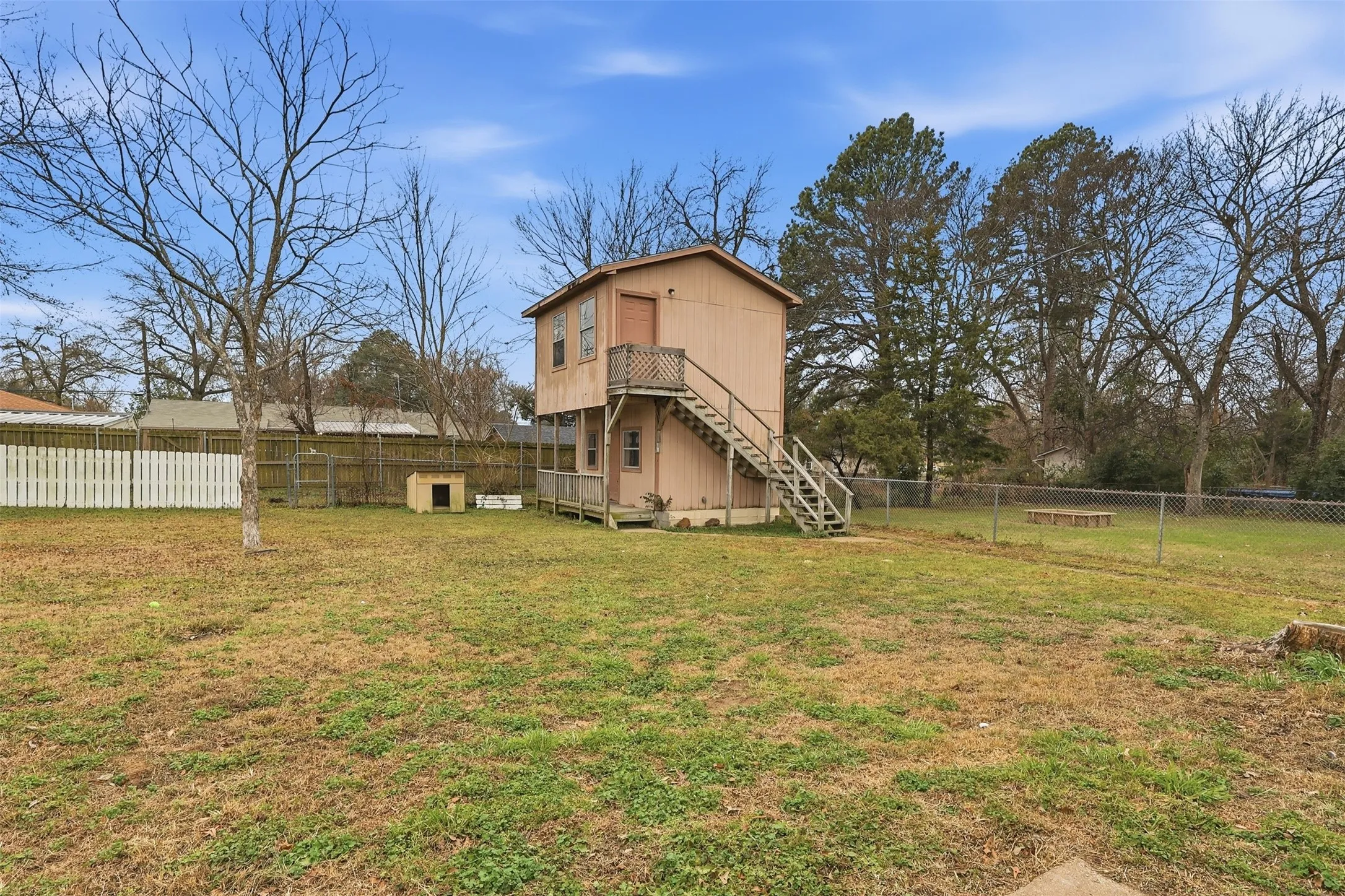 Single Family Residence For Sale in Wood County , 128 Laura Drive, Mineola, Texas 75773, 3 Bedroom, 2 Bathroom, Garage spaces, 2,096 Sqft, built in 1985, mls#21260504, Real Estate Agent in Mineola, Homes For Sale in Wood county, Homes For Sale in Mineola, Realtor in Mineola Texas, Real Estate Brokerage Independent Realty Texas, Luminita Cordes Realtor