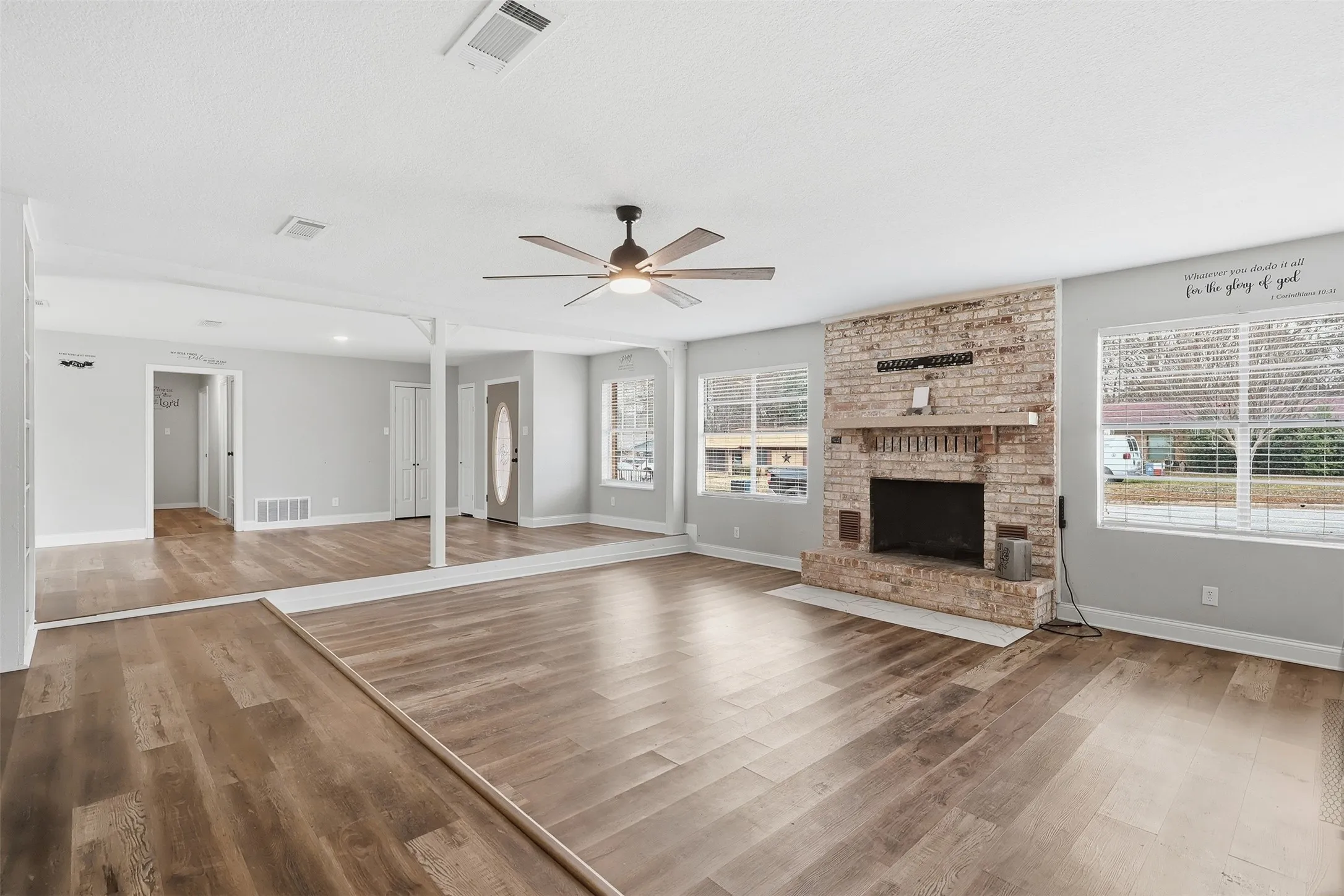 Single Family Residence For Sale in Wood County , 128 Laura Drive, Mineola, Texas 75773, 3 Bedroom, 2 Bathroom, Garage spaces, 2,096 Sqft, built in 1985, mls#21260504, Real Estate Agent in Mineola, Homes For Sale in Wood county, Homes For Sale in Mineola, Realtor in Mineola Texas, Real Estate Brokerage Independent Realty Texas, Luminita Cordes Realtor