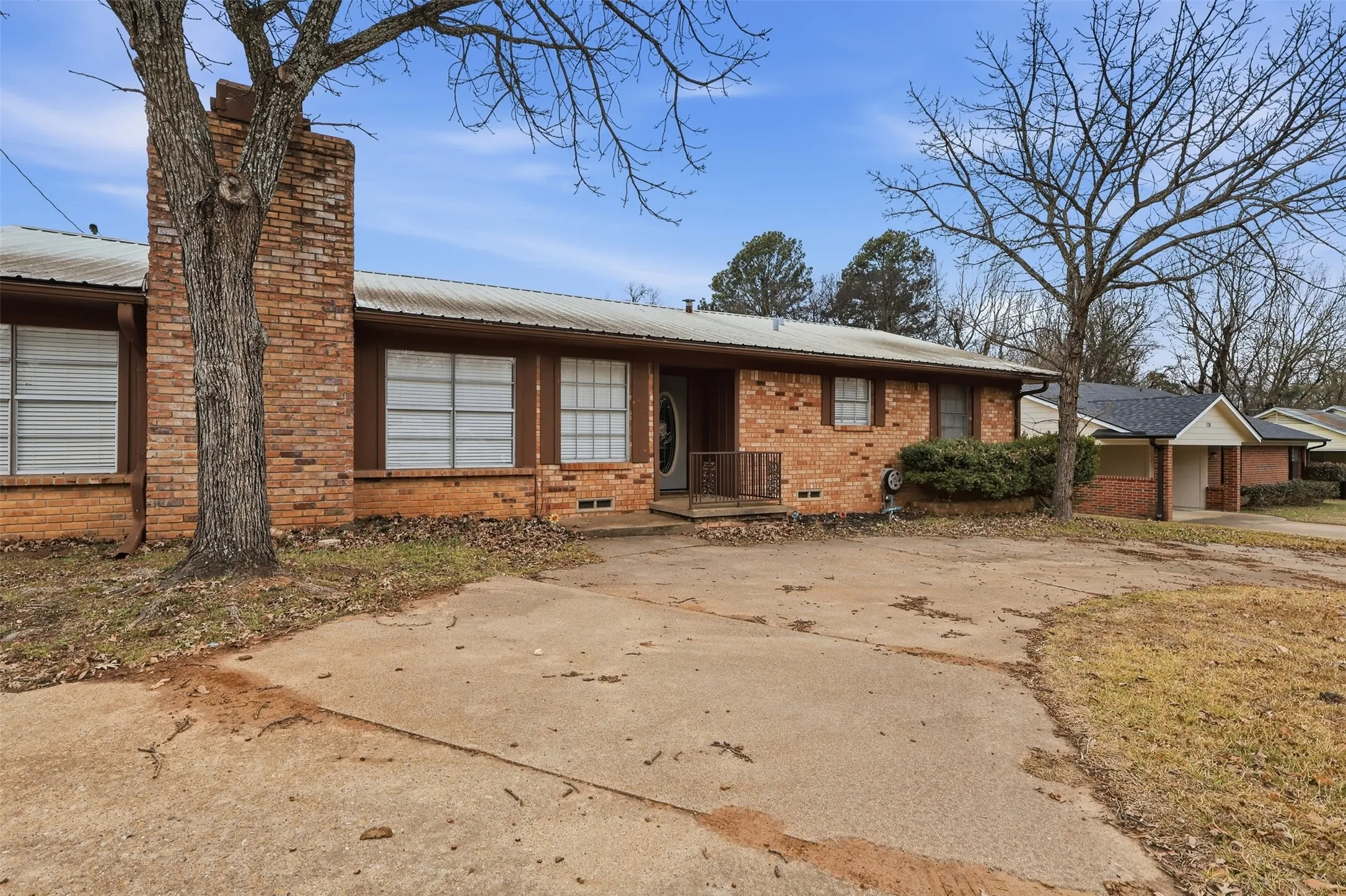 Single Family Residence For Sale in Wood County , 128 Laura Drive, Mineola, Texas 75773, 3 Bedroom, 2 Bathroom, Garage spaces, 2,096 Sqft, built in 1985, mls#21260504, Real Estate Agent in Mineola, Homes For Sale in Wood county, Homes For Sale in Mineola, Realtor in Mineola Texas, Real Estate Brokerage Independent Realty Texas, Luminita Cordes Realtor