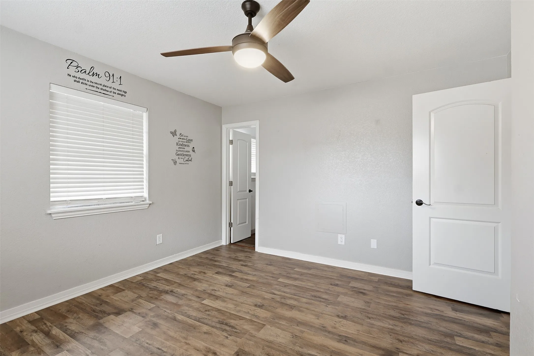 Single Family Residence For Sale in Wood County , 128 Laura Drive, Mineola, Texas 75773, 3 Bedroom, 2 Bathroom, Garage spaces, 2,096 Sqft, built in 1985, mls#21260504, Real Estate Agent in Mineola, Homes For Sale in Wood county, Homes For Sale in Mineola, Realtor in Mineola Texas, Real Estate Brokerage Independent Realty Texas, Luminita Cordes Realtor