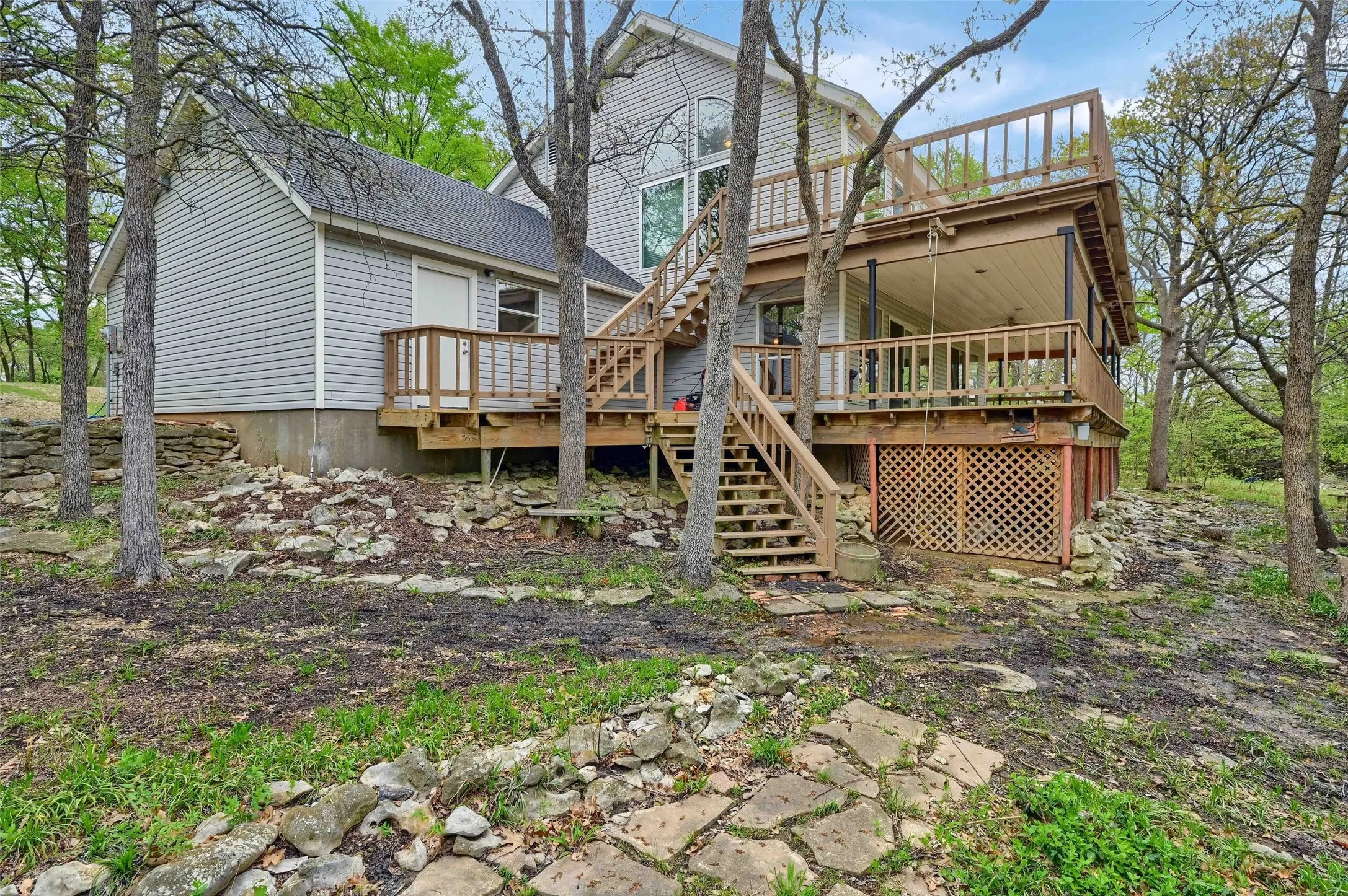 Single Family Residence For Sale in Grayson County , 2 Harborview Circle, Denison, Texas 75020, 3 Bedroom, 2 Bathroom, 2 Garage spaces, 2,250 Sqft, built in 1991, Preowned, mls#21259281, Real Estate Agent in Denison, Homes For Sale in Grayson county, Homes For Sale in Denison, Realtor in Denison Texas, Real Estate Brokerage Independent Realty Texas, Luminita Cordes Realtor
