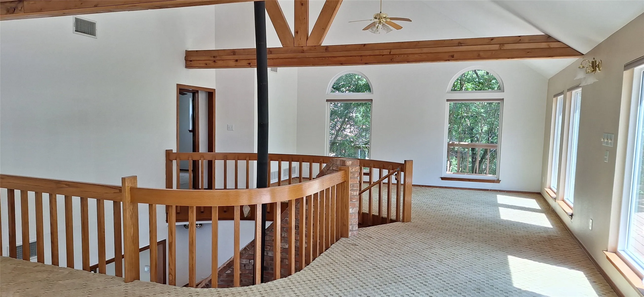 Single Family Residence For Sale in Grayson County , 2 Harborview Circle, Denison, Texas 75020, 3 Bedroom, 2 Bathroom, 2 Garage spaces, 2,250 Sqft, built in 1991, Preowned, mls#21259281, Real Estate Agent in Denison, Homes For Sale in Grayson county, Homes For Sale in Denison, Realtor in Denison Texas, Real Estate Brokerage Independent Realty Texas, Luminita Cordes Realtor