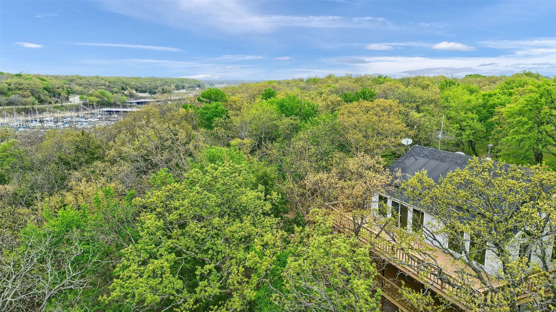 Single Family Residence For Sale in Grayson County , 2 Harborview Circle, Denison, Texas 75020, 3 Bedroom, 2 Bathroom, 2 Garage spaces, 2,250 Sqft, built in 1991, Preowned, mls#21259281, Real Estate Agent in Denison, Homes For Sale in Grayson county, Homes For Sale in Denison, Realtor in Denison Texas, Real Estate Brokerage Independent Realty Texas, Luminita Cordes Realtor