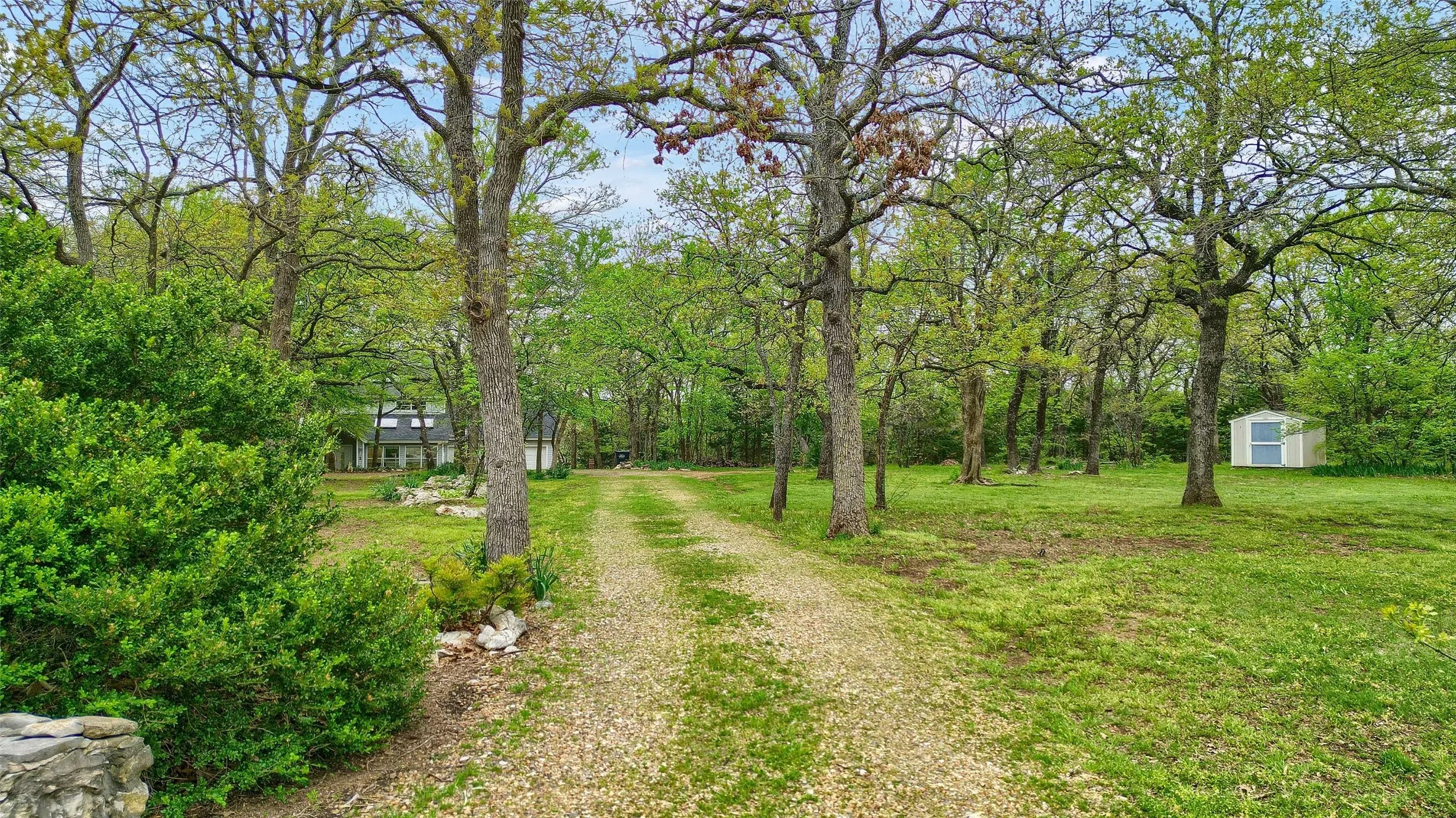 Single Family Residence For Sale in Grayson County , 2 Harborview Circle, Denison, Texas 75020, 3 Bedroom, 2 Bathroom, 2 Garage spaces, 2,250 Sqft, built in 1991, Preowned, mls#21259281, Real Estate Agent in Denison, Homes For Sale in Grayson county, Homes For Sale in Denison, Realtor in Denison Texas, Real Estate Brokerage Independent Realty Texas, Luminita Cordes Realtor