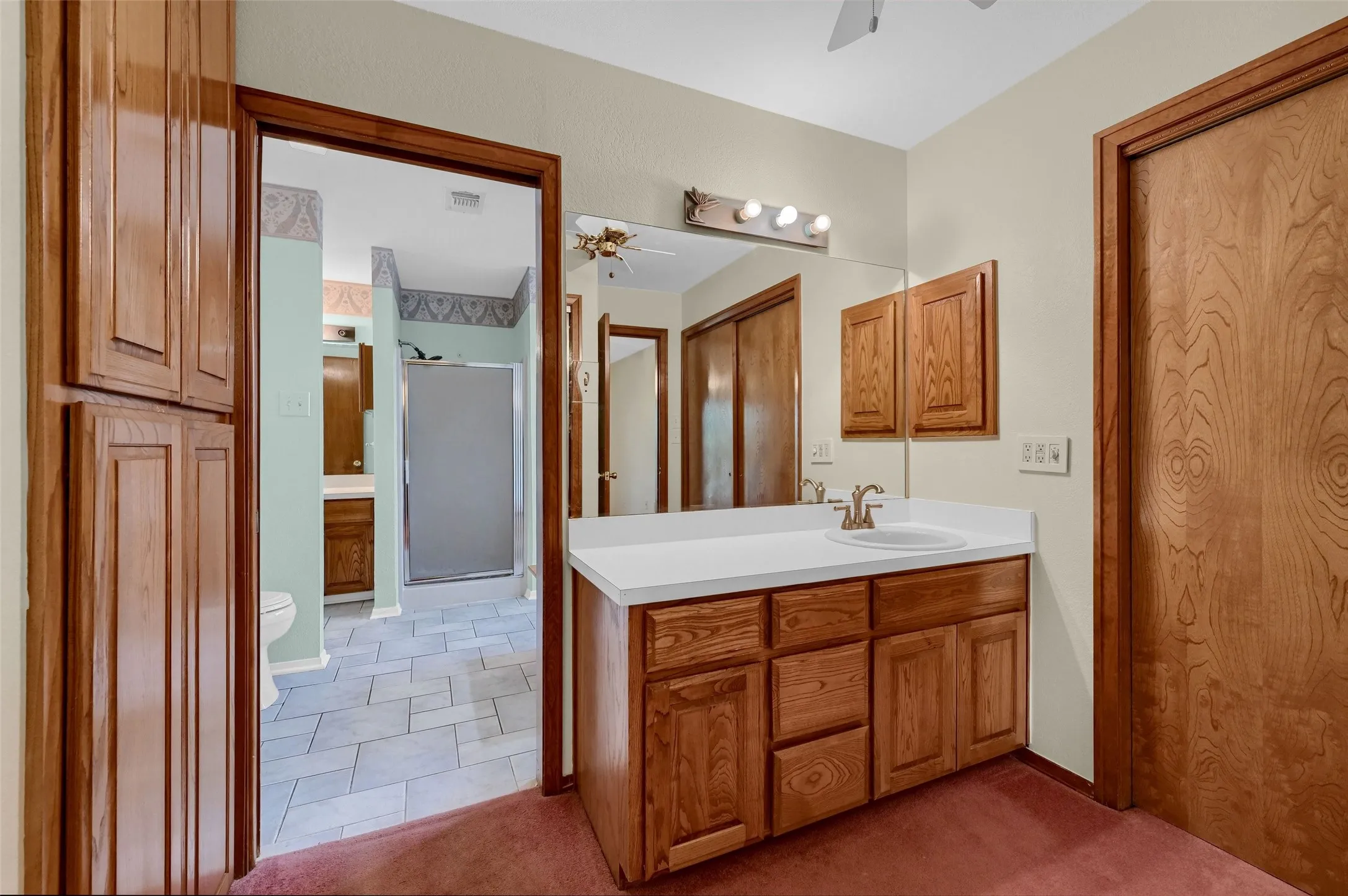 Single Family Residence For Sale in Grayson County , 2 Harborview Circle, Denison, Texas 75020, 3 Bedroom, 2 Bathroom, 2 Garage spaces, 2,250 Sqft, built in 1991, Preowned, mls#21259281, Real Estate Agent in Denison, Homes For Sale in Grayson county, Homes For Sale in Denison, Realtor in Denison Texas, Real Estate Brokerage Independent Realty Texas, Luminita Cordes Realtor