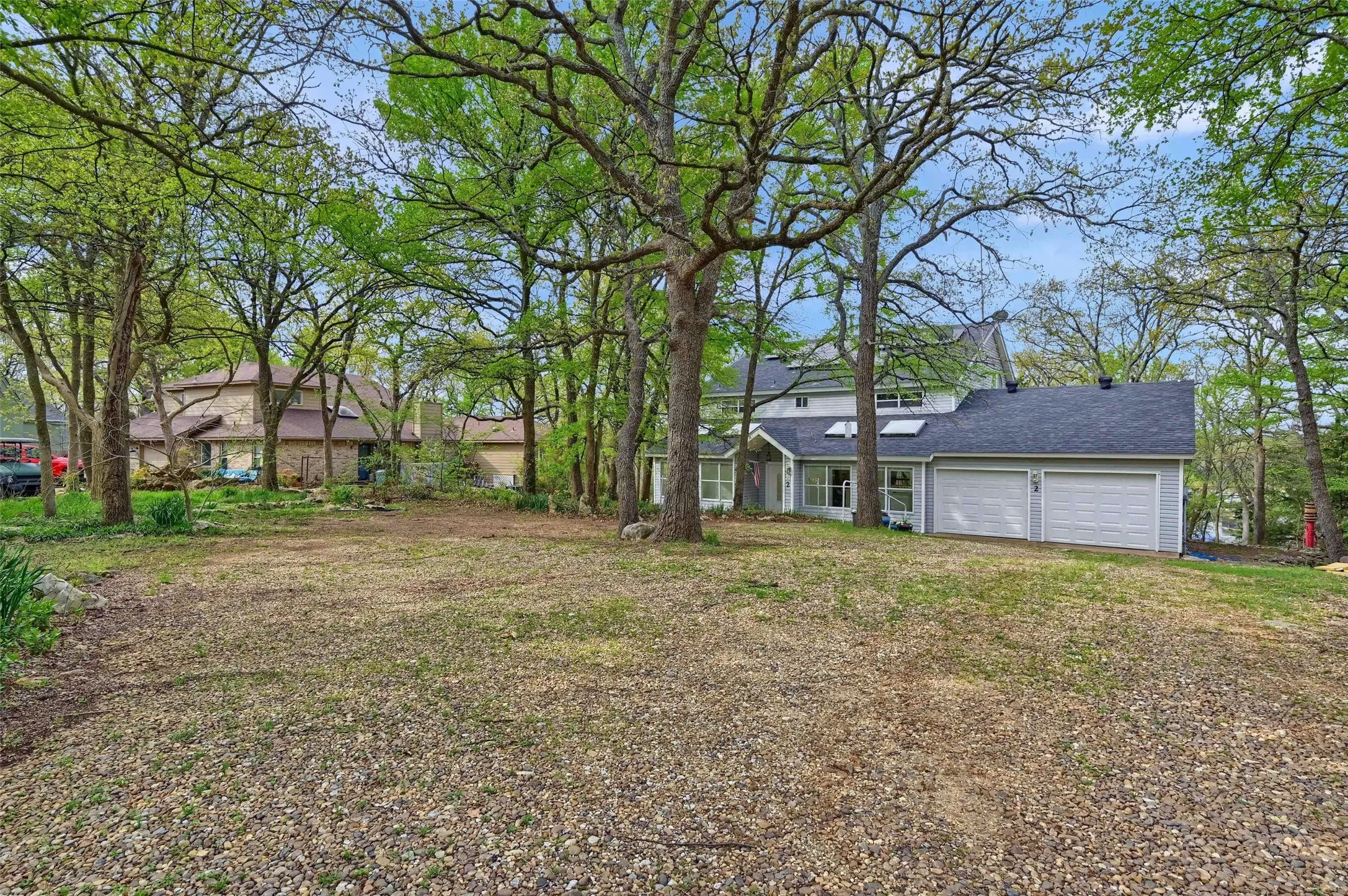 Single Family Residence For Sale in Grayson County , 2 Harborview Circle, Denison, Texas 75020, 3 Bedroom, 2 Bathroom, 2 Garage spaces, 2,250 Sqft, built in 1991, Preowned, mls#21259281, Real Estate Agent in Denison, Homes For Sale in Grayson county, Homes For Sale in Denison, Realtor in Denison Texas, Real Estate Brokerage Independent Realty Texas, Luminita Cordes Realtor
