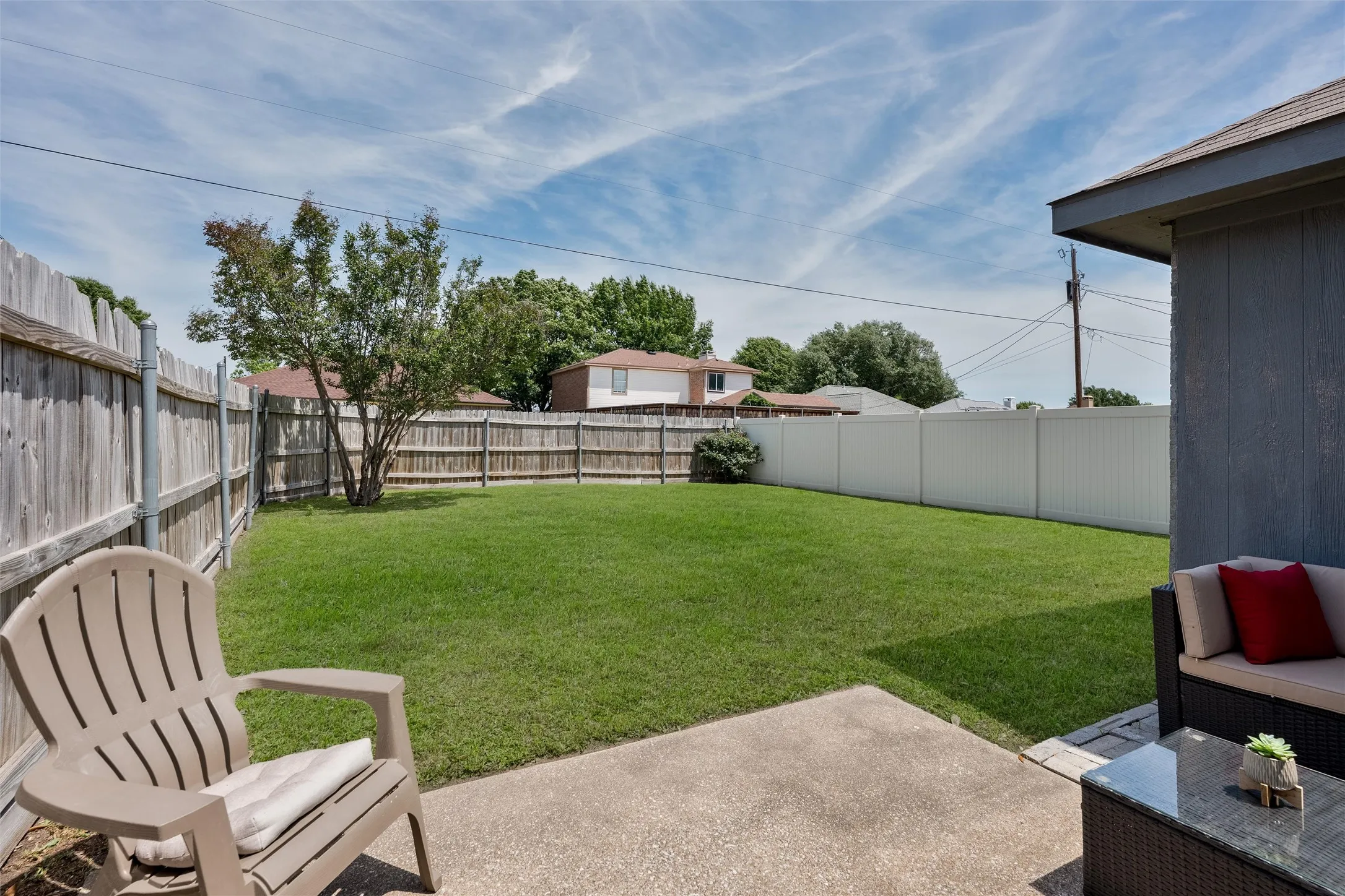 Spacious backyard!