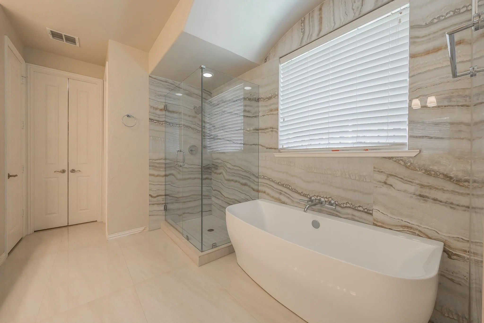 Single Family Residence For Rent in Denton County , 4542 Carraway Drive, Frisco, Texas 75034, 5 Bedroom, 4 Bathroom, 2 Garage spaces, 4,566 Sqft, built in 2005, Preowned, mls#21259723, Real Estate Agent in Frisco, Homes For Rent in Denton county, Homes For Rent in Frisco, Realtor in Frisco Texas, Real Estate Brokerage Independent Realty Texas, Luminita Cordes Realtor