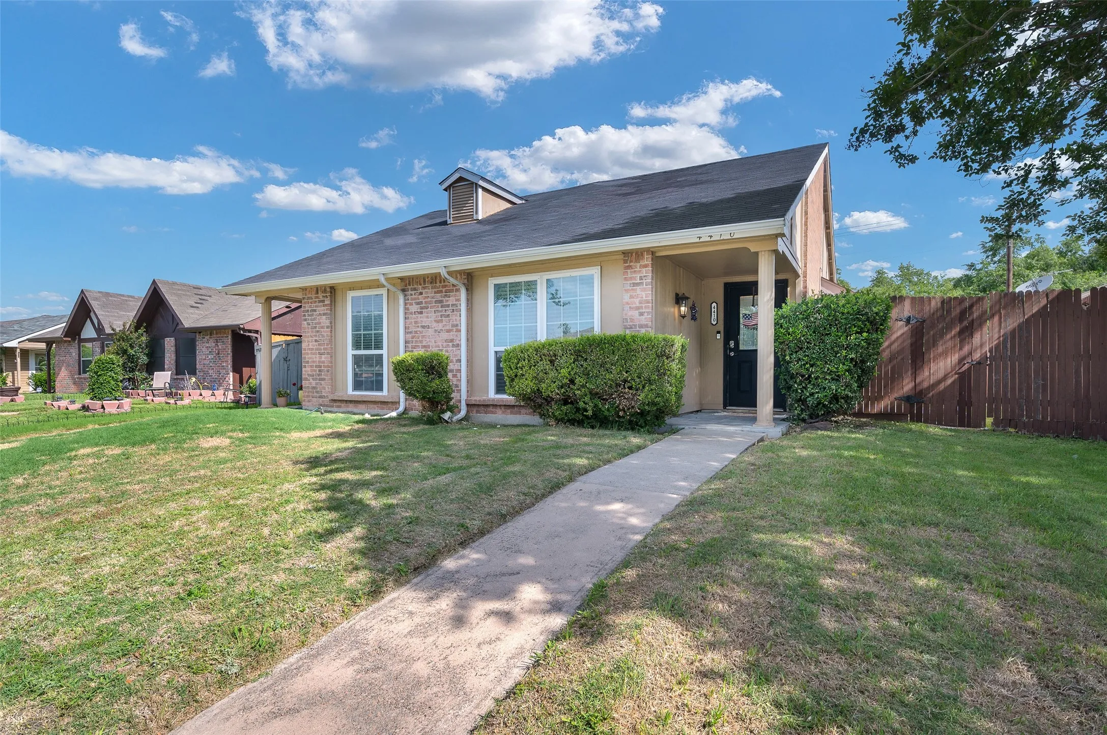 Single Family Residence For Sale in Denton County , 4410 Chapman Street, The Colony, Texas 75056, 2 Bedroom, 1 Bathroom, Garage spaces, 888 Sqft, built in 1983, mls#21259820, Real Estate Agent in The Colony, Homes For Sale in Denton county, Homes For Sale in The Colony, Realtor in The Colony Texas, Real Estate Brokerage Independent Realty Texas, Luminita Cordes Realtor